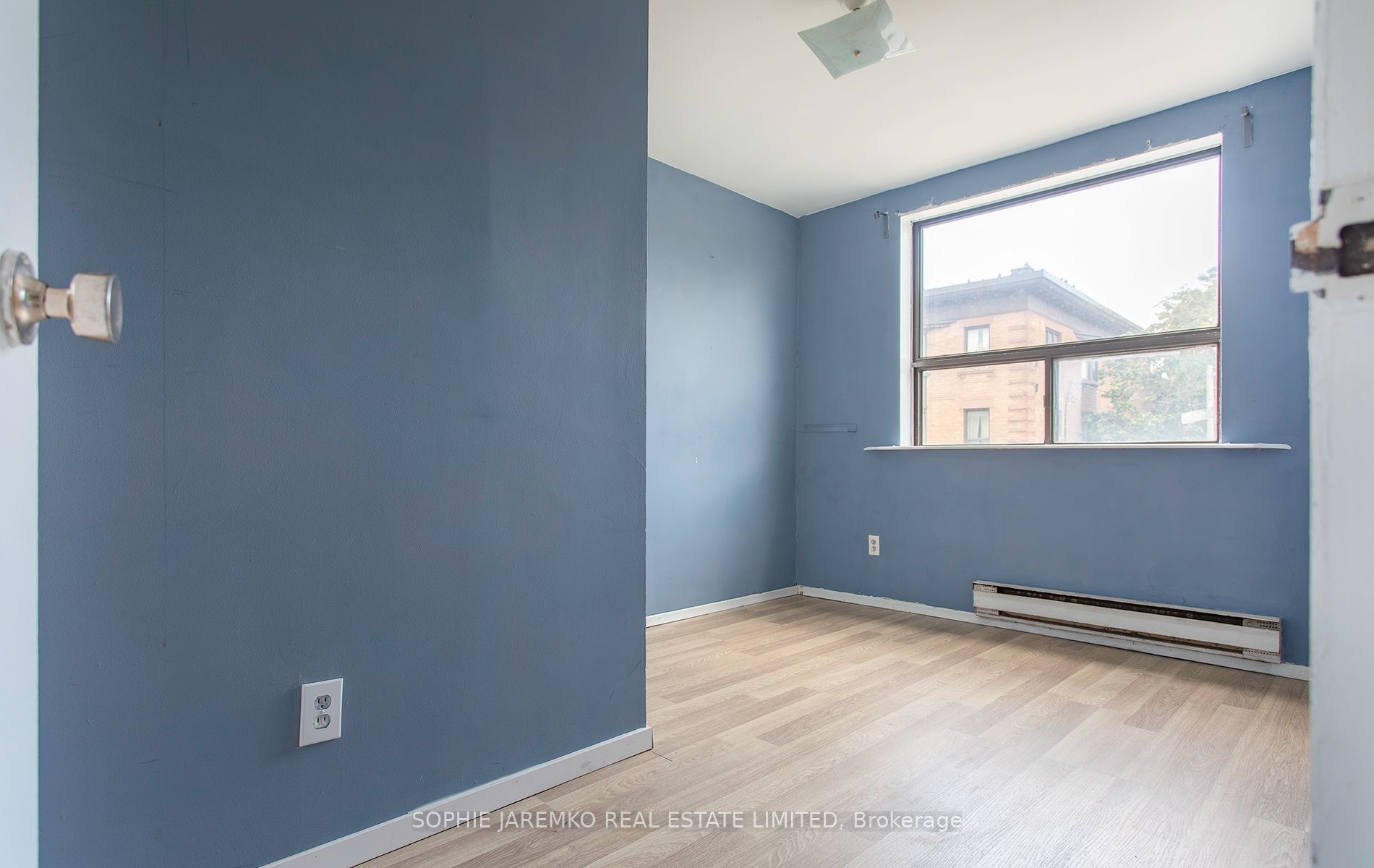 1071a Bloor Street W 3 Property Photo 8