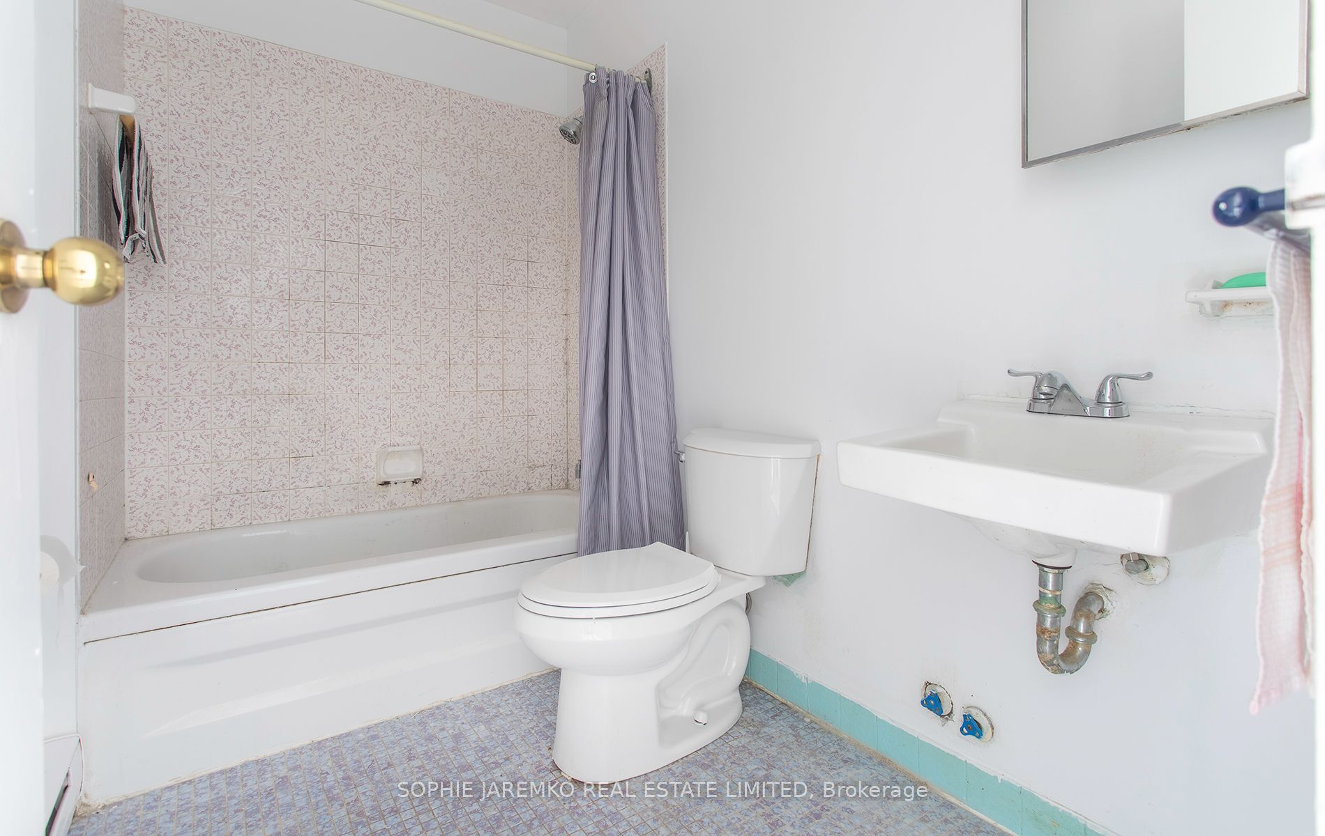 1071a Bloor Street W 3 Property Photo 10