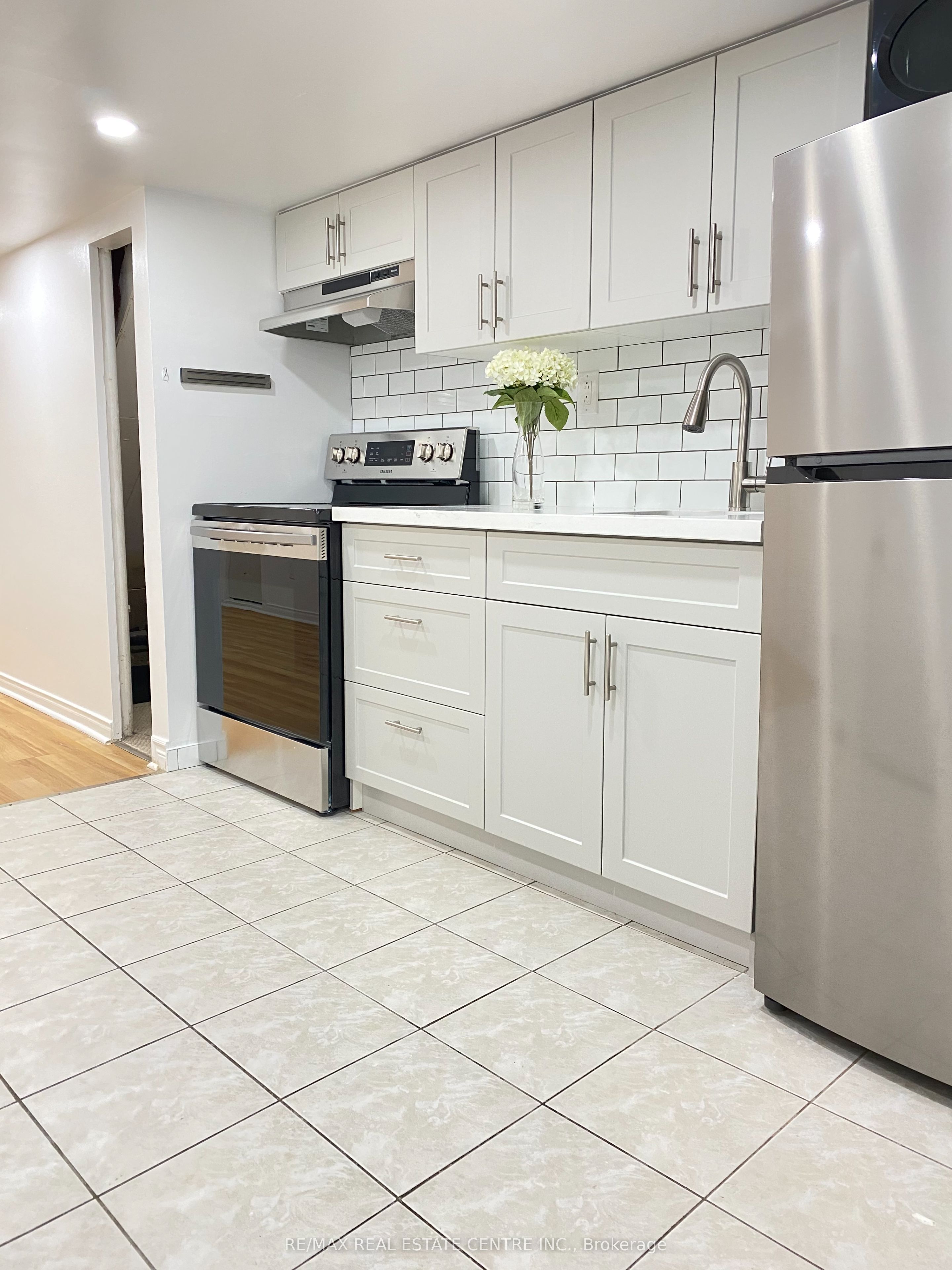 472 Lansdowne Avenue Lower Property Photo 3