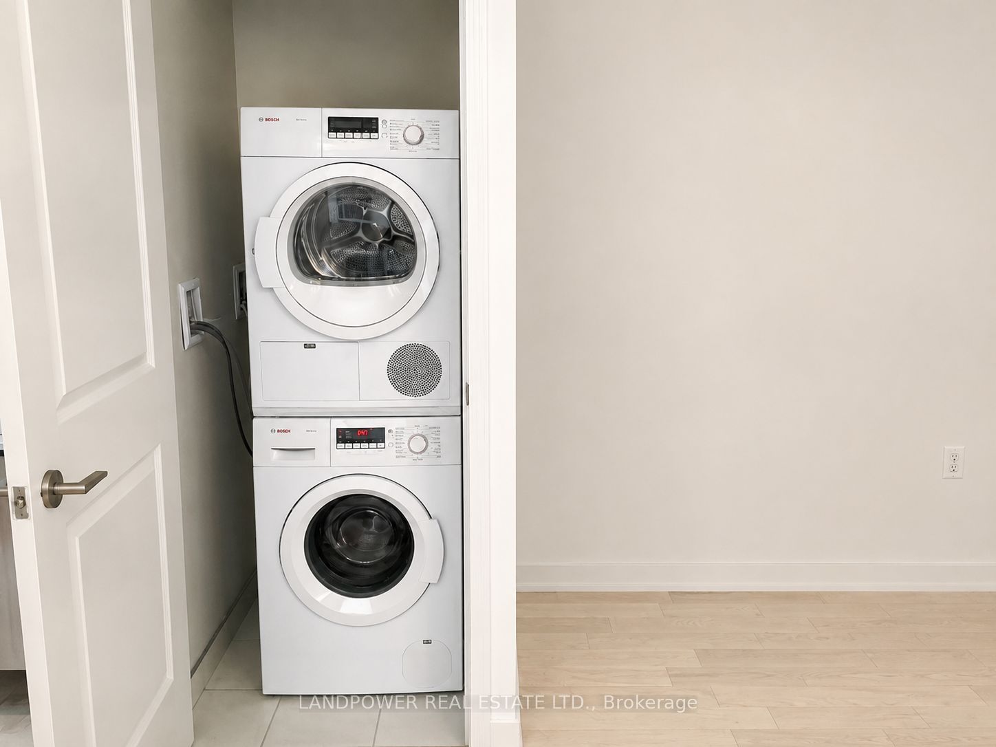 1 The Esplanade 3509 Property Photo 8