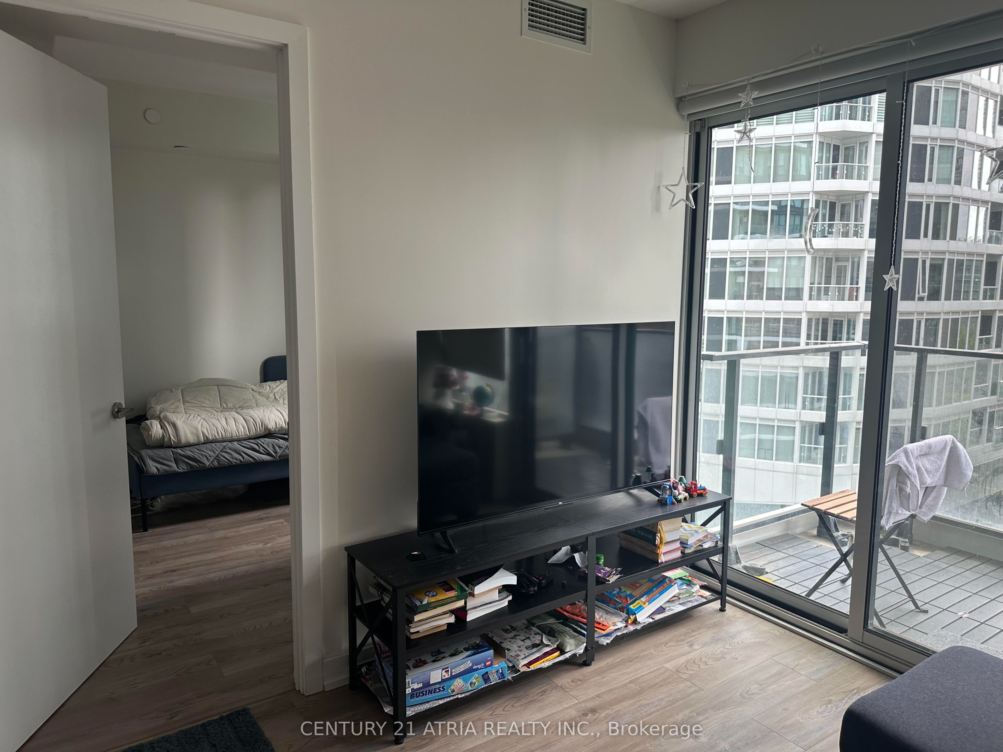 77 Shuter Street 1012 Property Photo 12