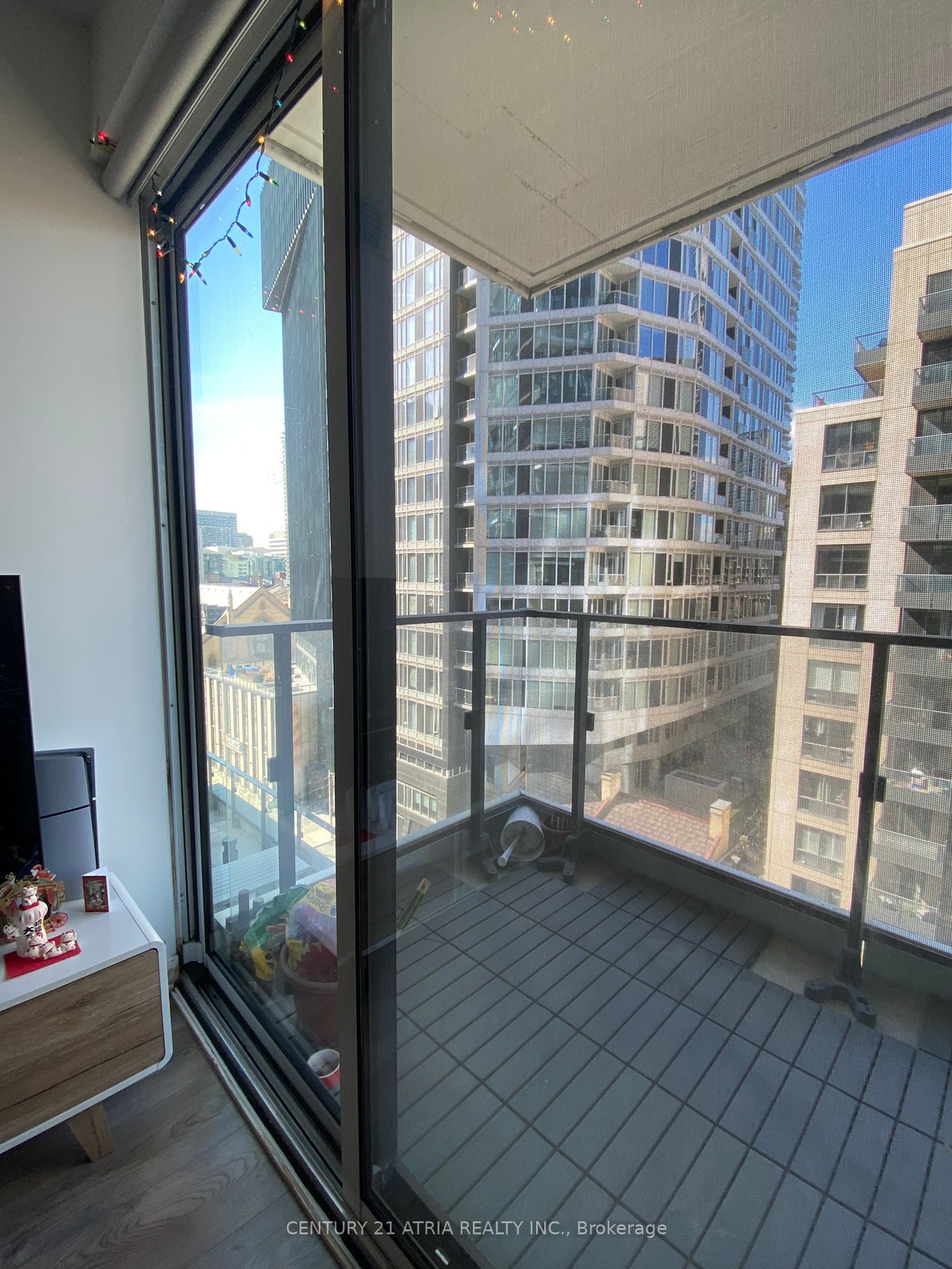 77 Shuter Street 1012 Property Photo 18