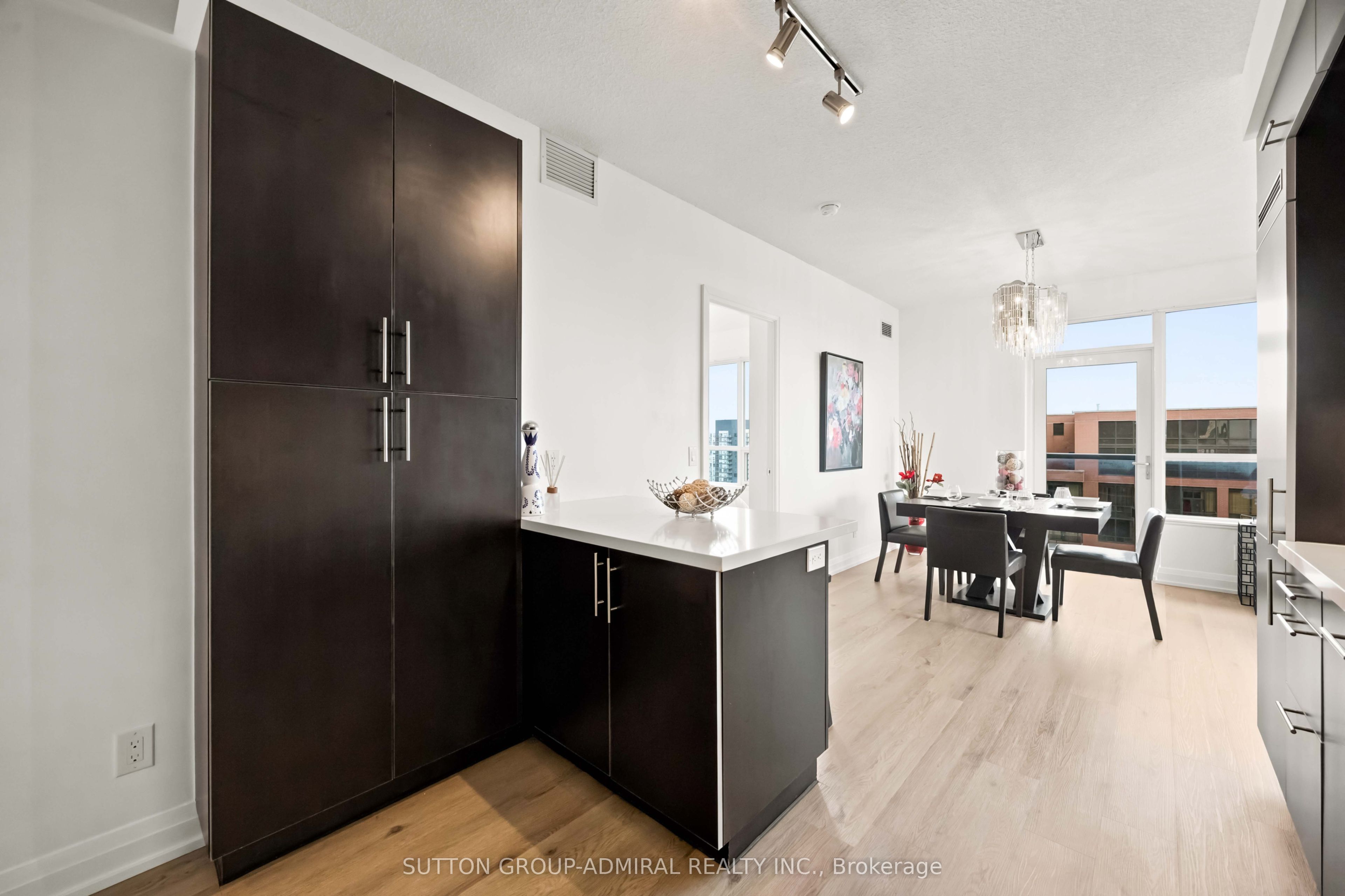5 Sheppard Avenue E 2825 Property Photo 5