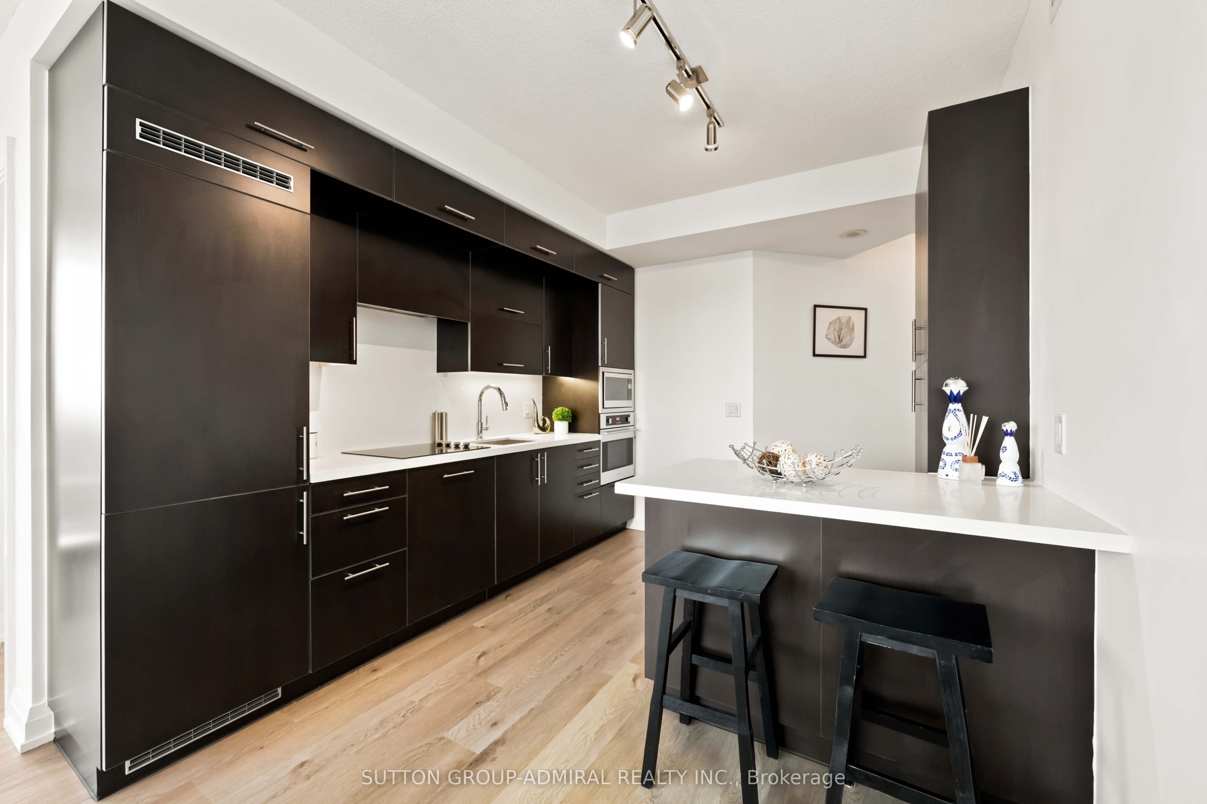 5 Sheppard Avenue E 2825 Property Photo 6