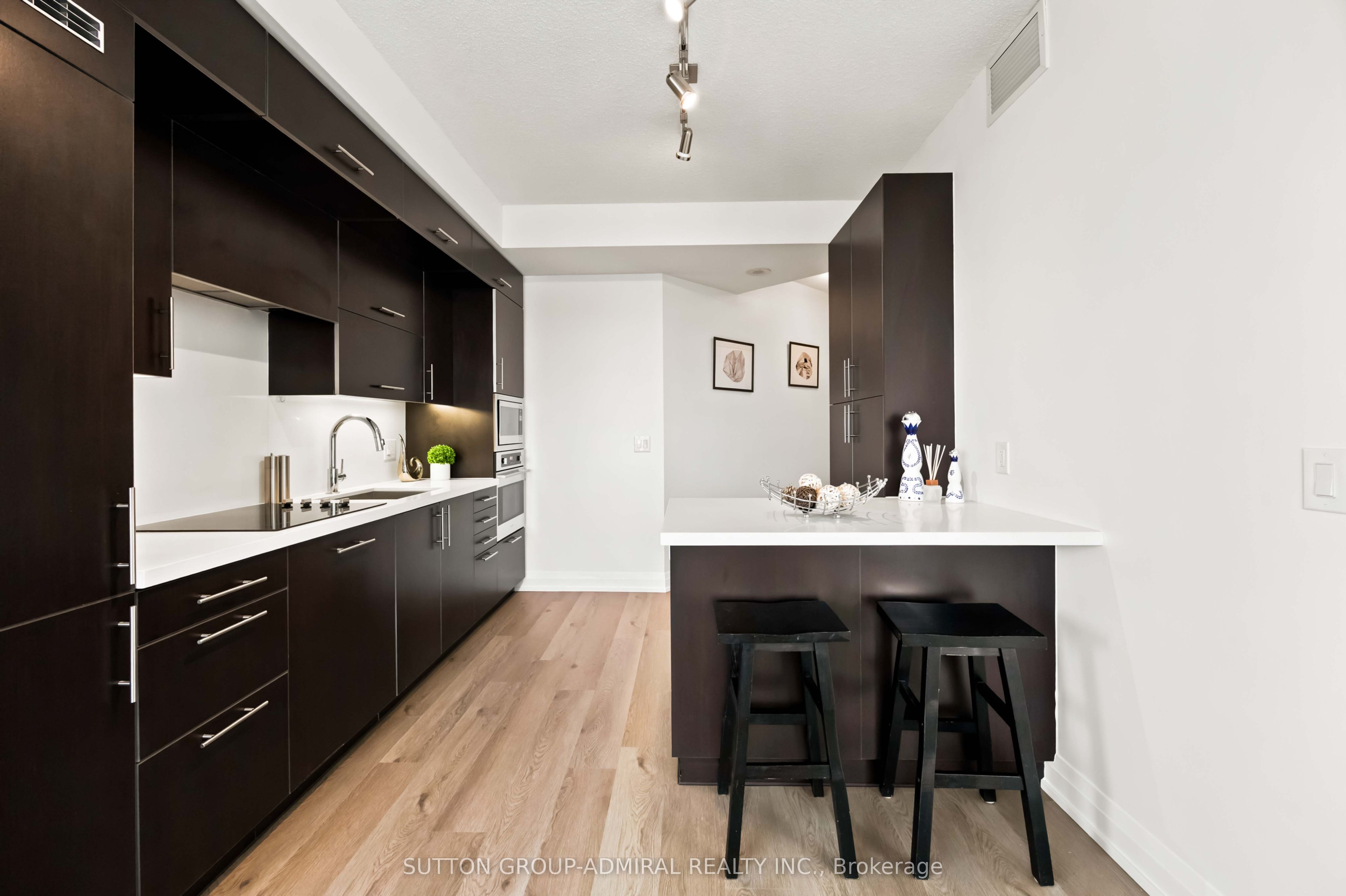 5 Sheppard Avenue E 2825 Property Photo 8