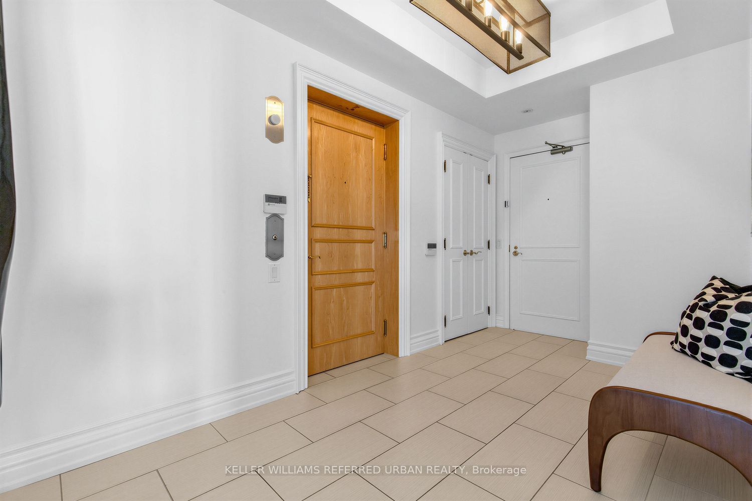 38 Avenue Road 1802 Property Photo 6