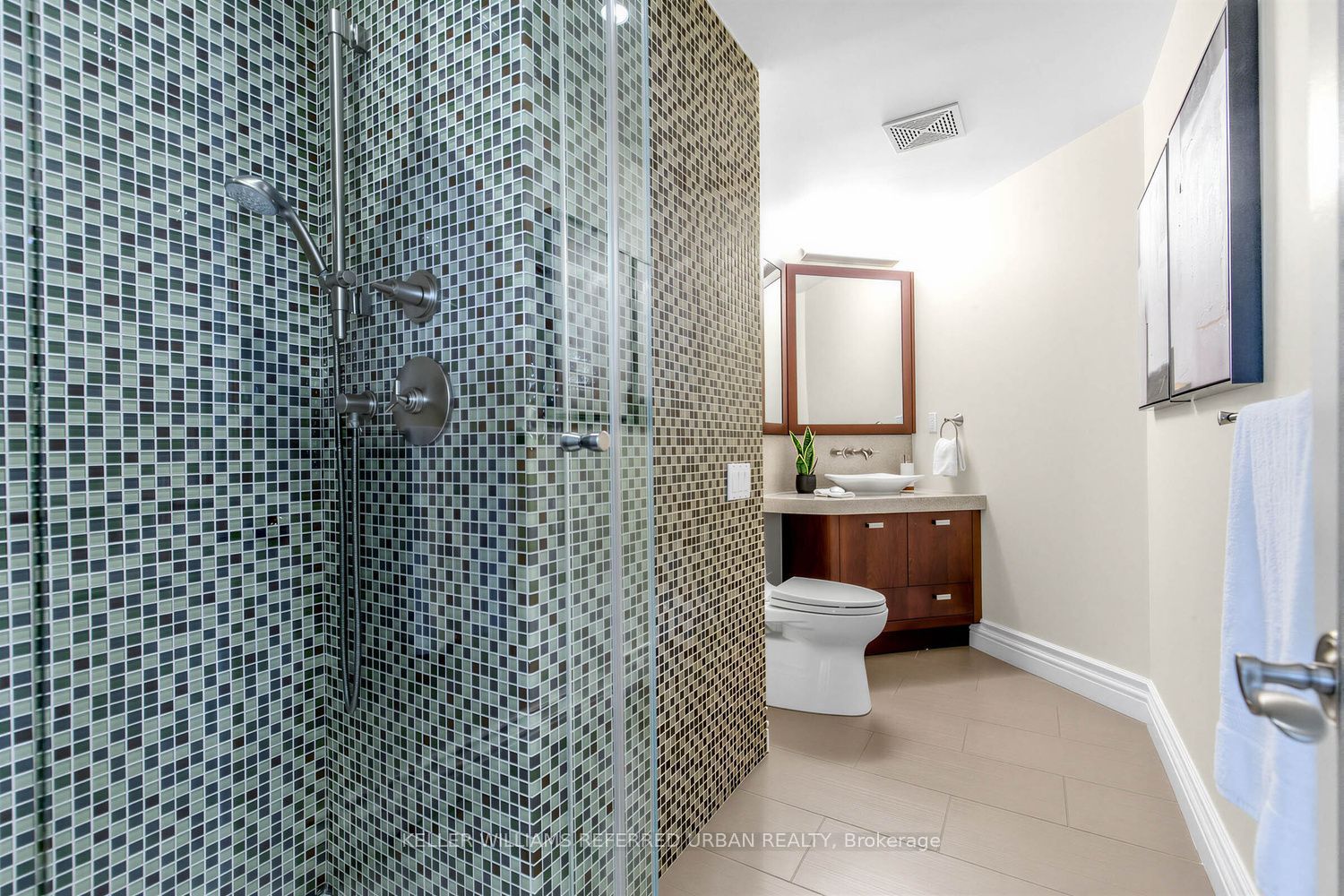 38 Avenue Road 1802 Property Photo 25