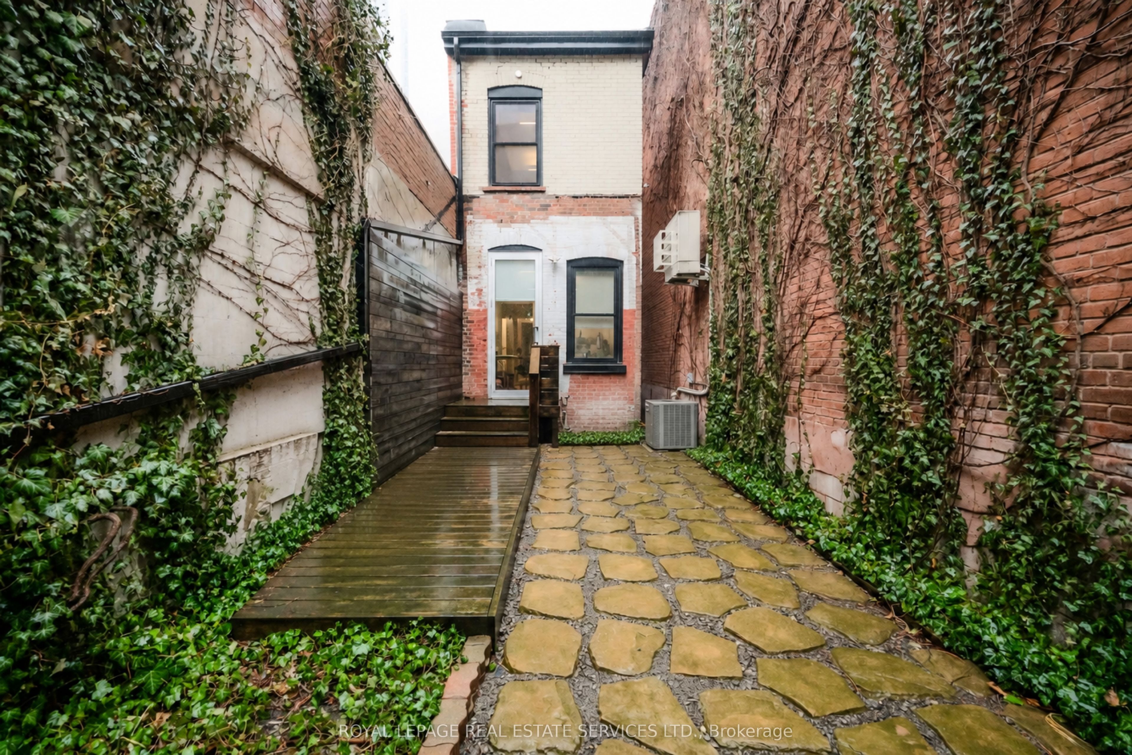 54 1/2 St Patrick Street Property Photo 21
