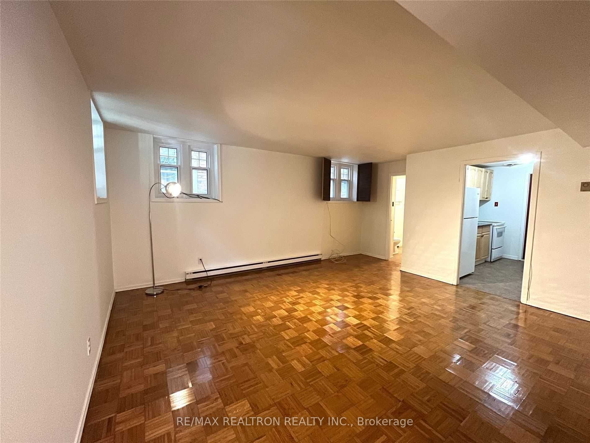 485 Oriole Parkway B Property Photo 3