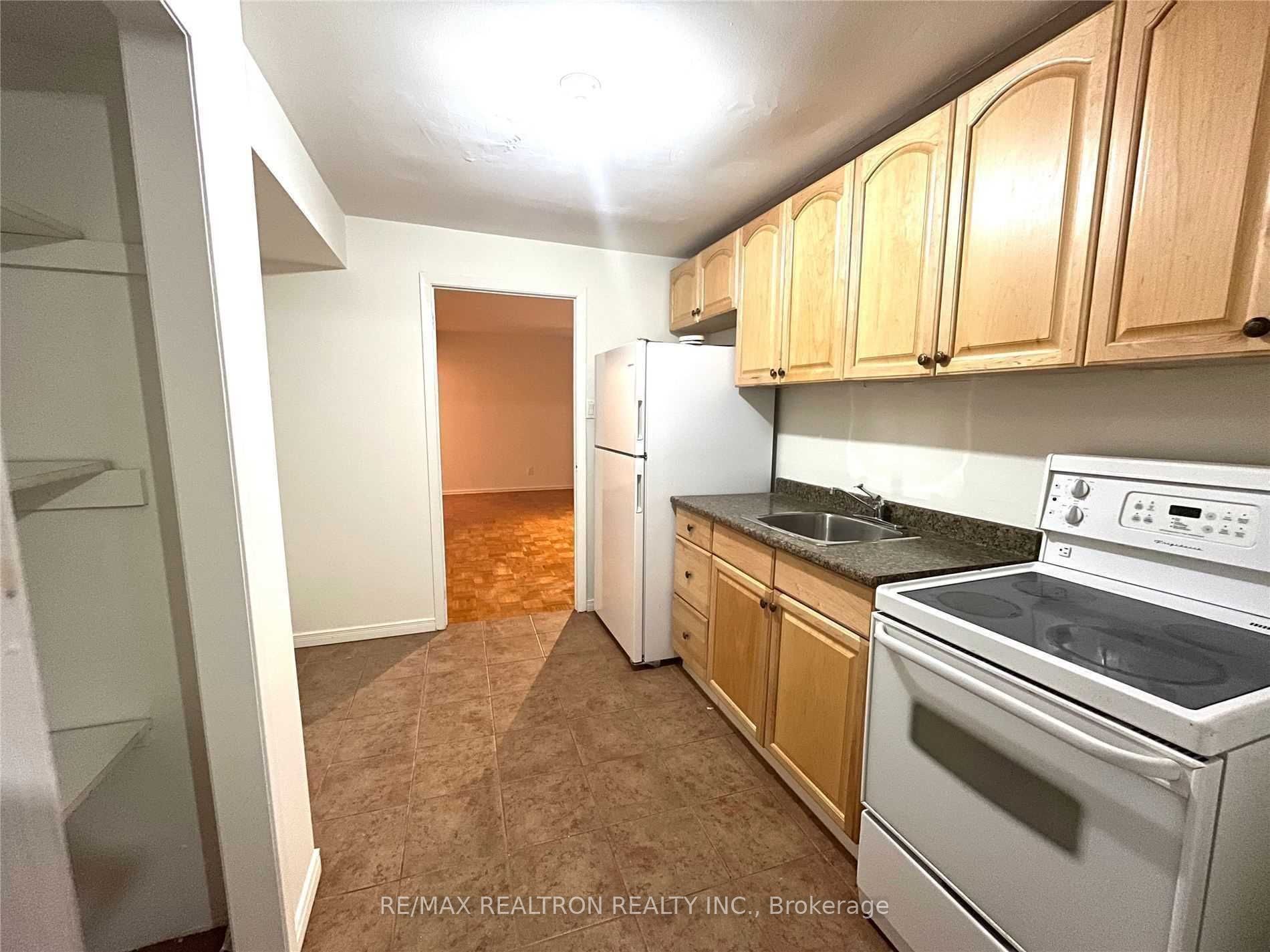 485 Oriole Parkway B Property Photo 4