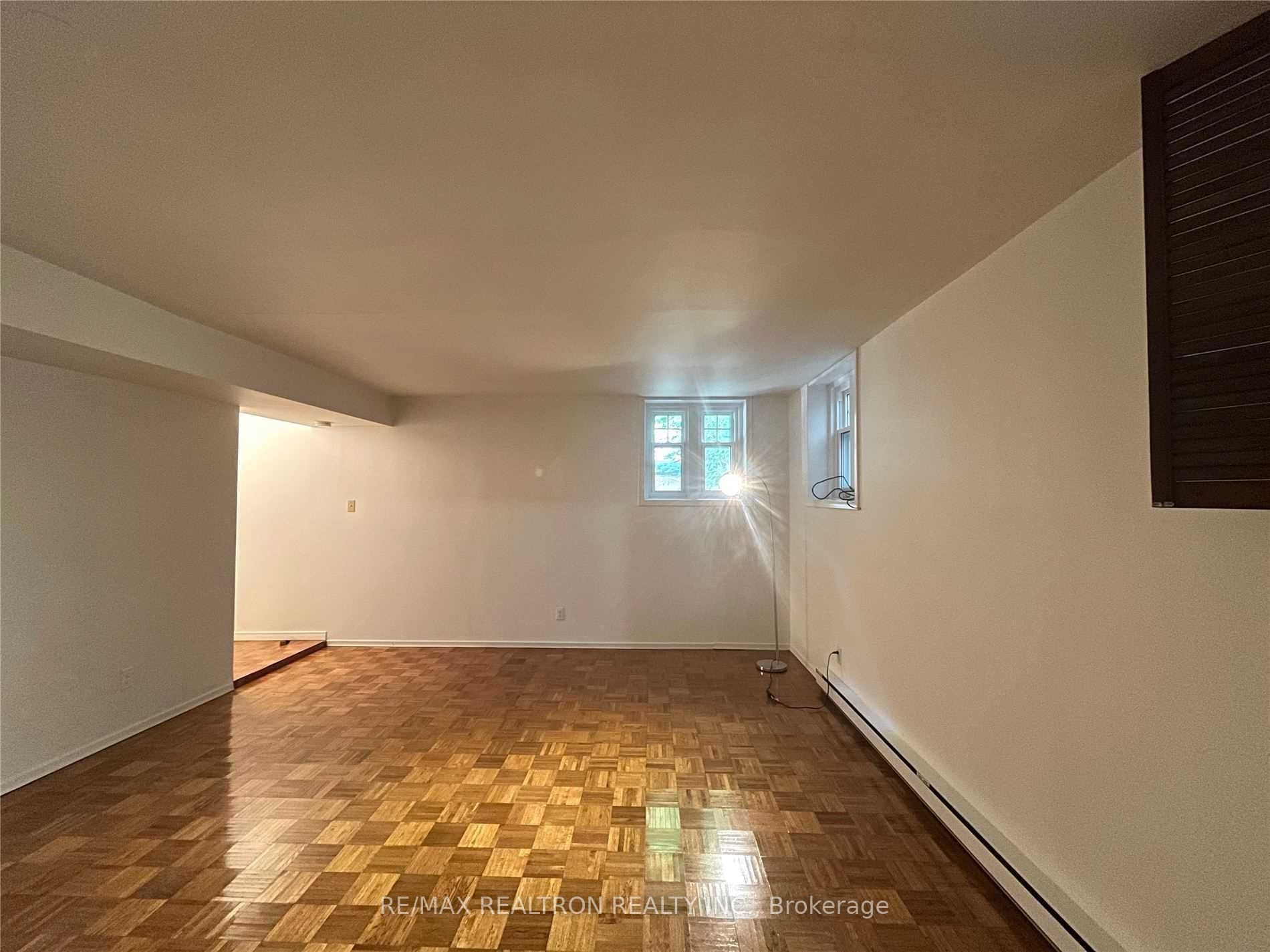 485 Oriole Parkway B Property Photo 6