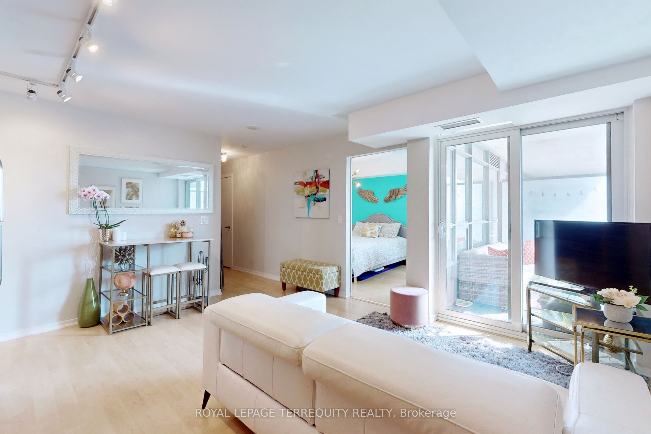 38 Joe Shuster Way 710 Property Photo 6
