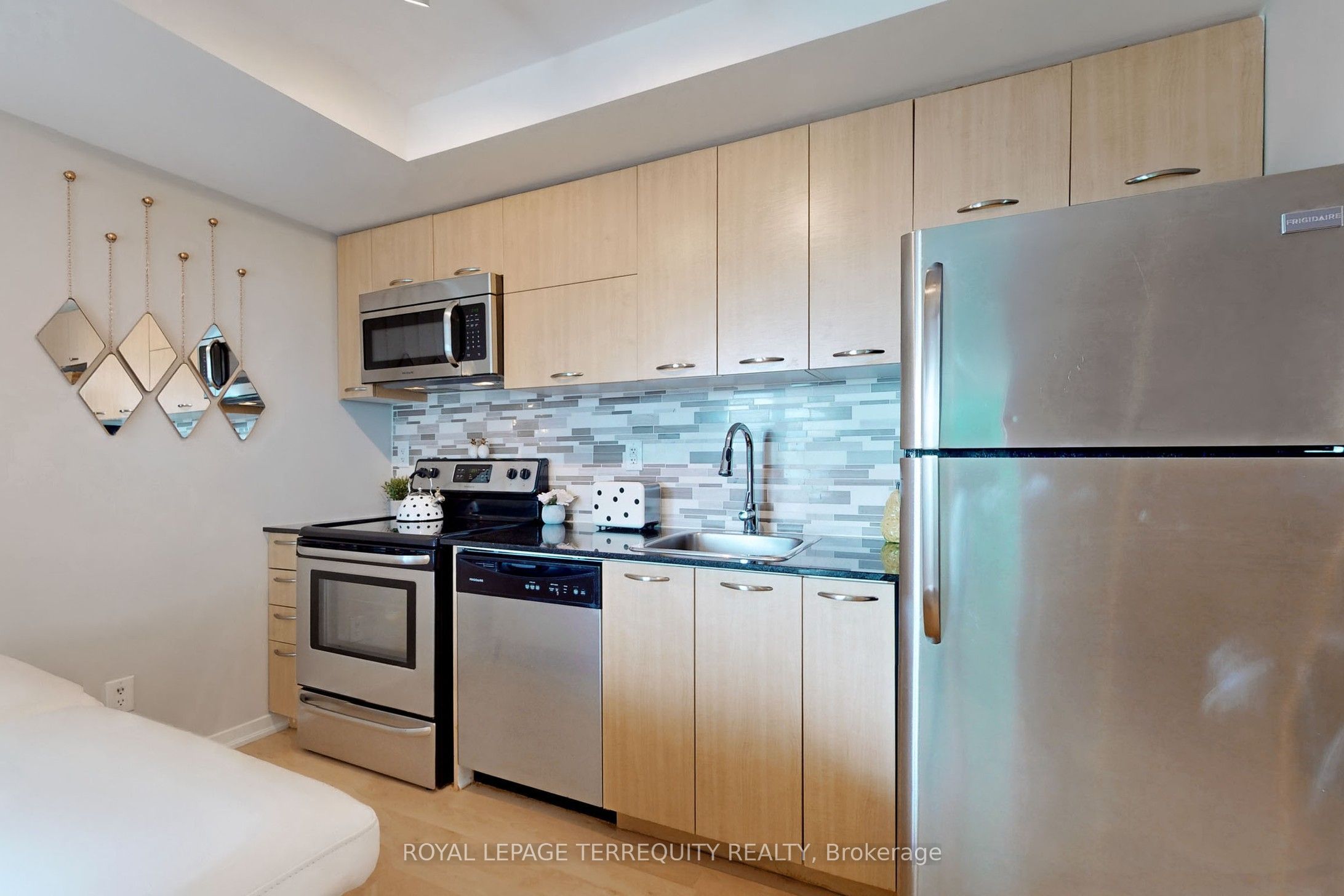 38 Joe Shuster Way 710 Property Photo 11