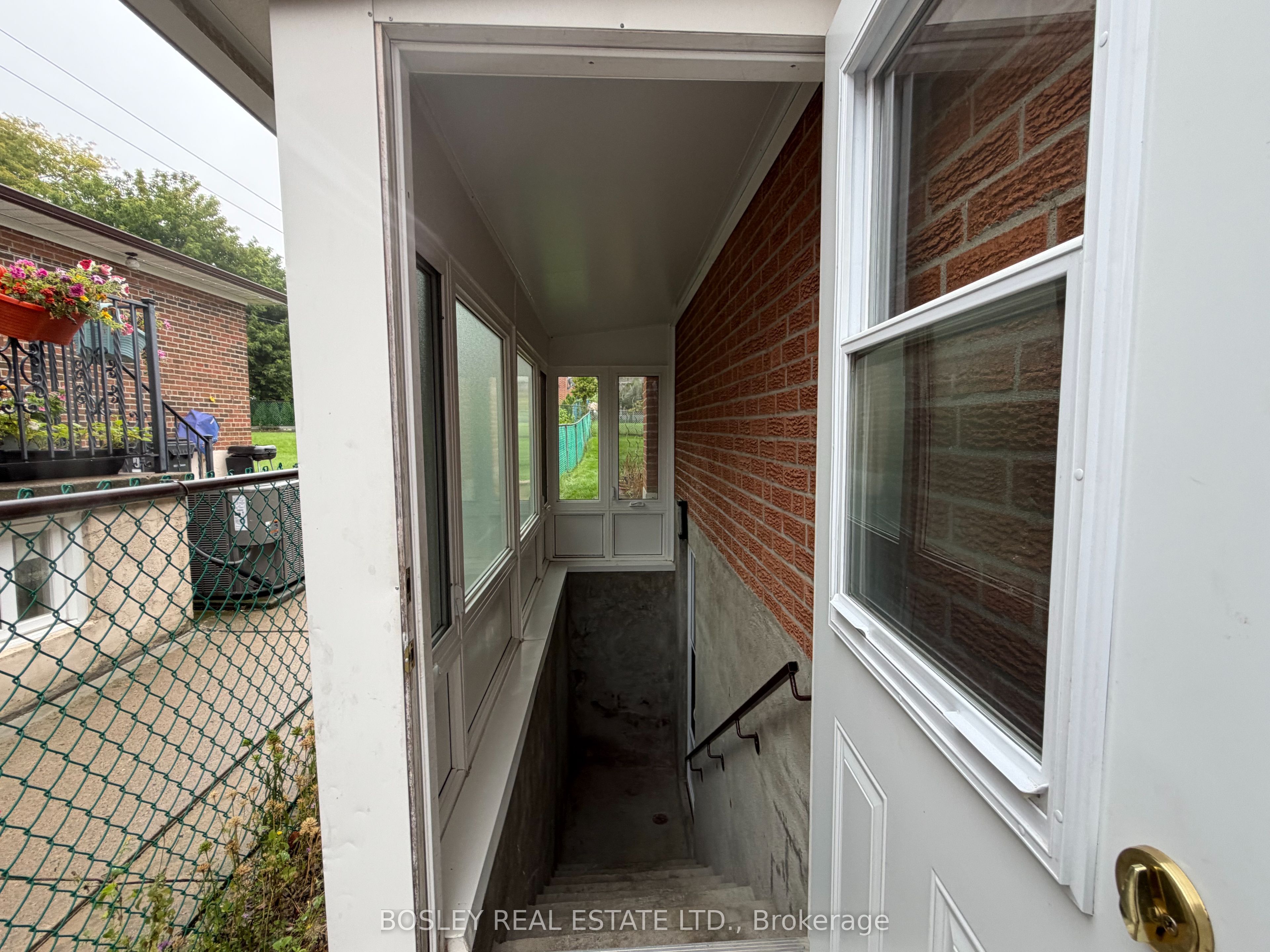 63 Ernest Avenue Lower Property Photo 8