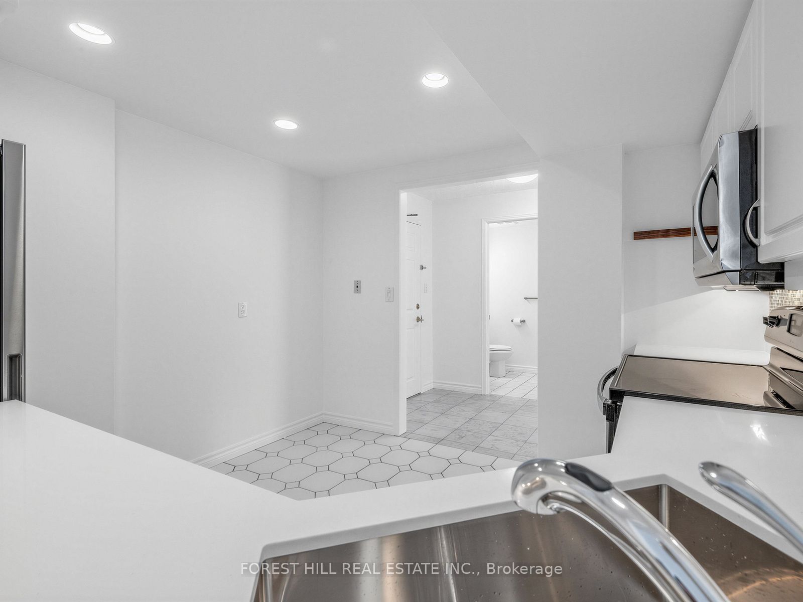 1818 Bayview Avenue 302 Property Photo 10