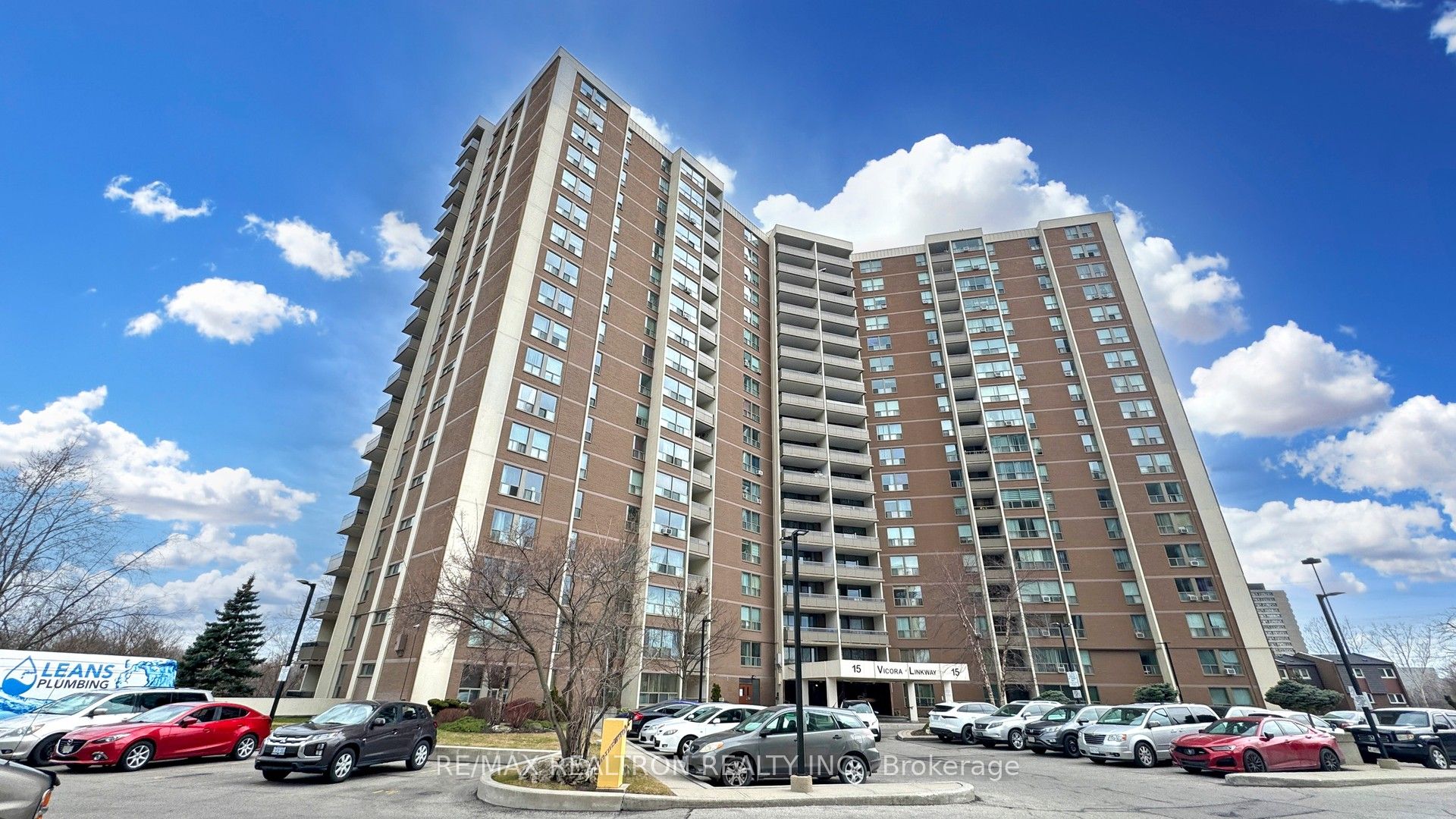 15 Vicora Linkway 903