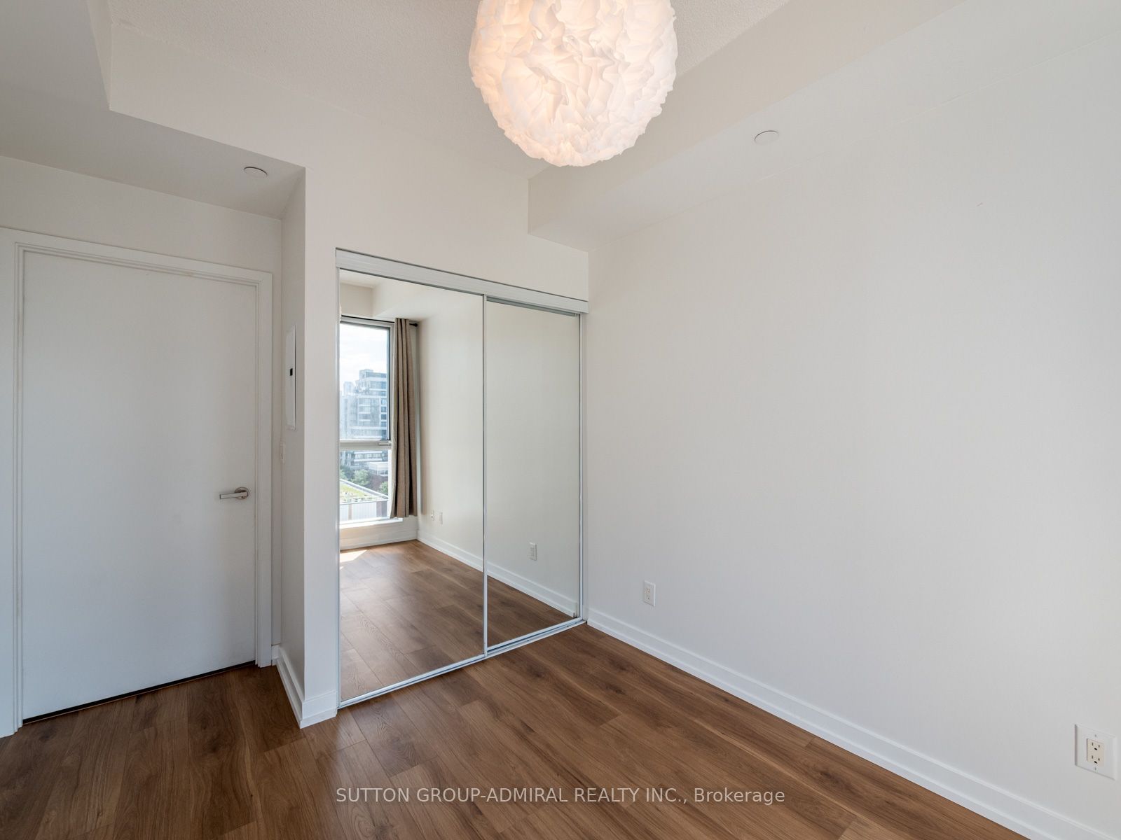 170 Sumach Street 907 Property Photo 12