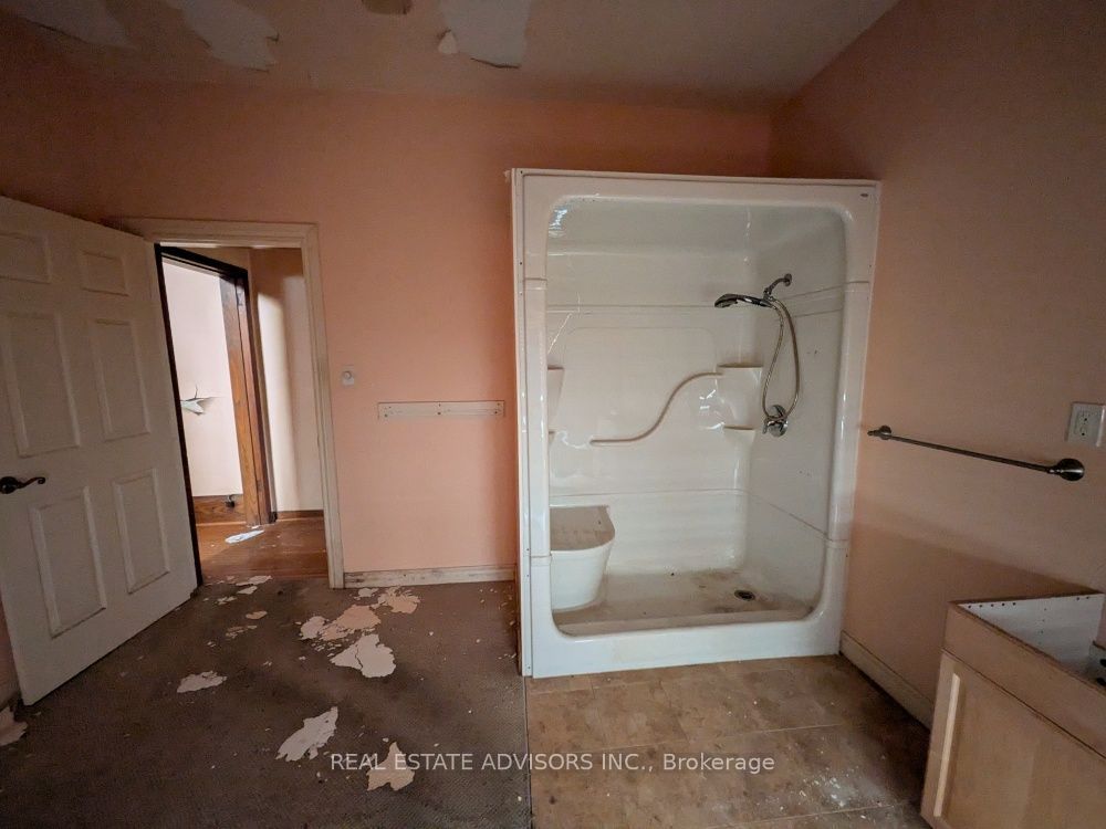 61 Greensides Avenue Property Photo 5