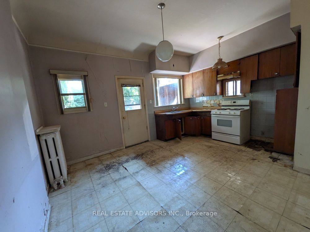 61 Greensides Avenue Property Photo 6