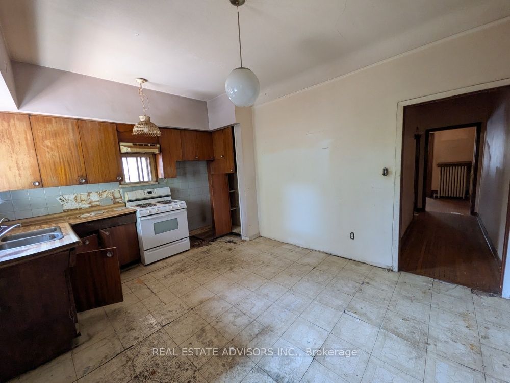 61 Greensides Avenue Property Photo 7