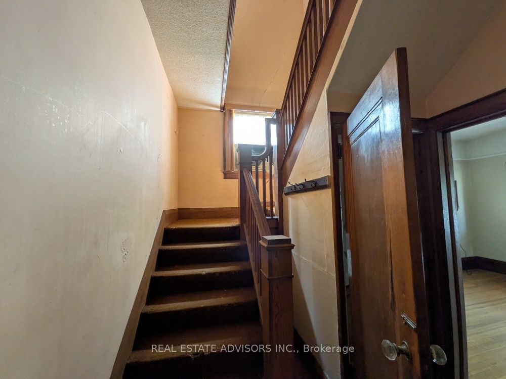 61 Greensides Avenue Property Photo 8
