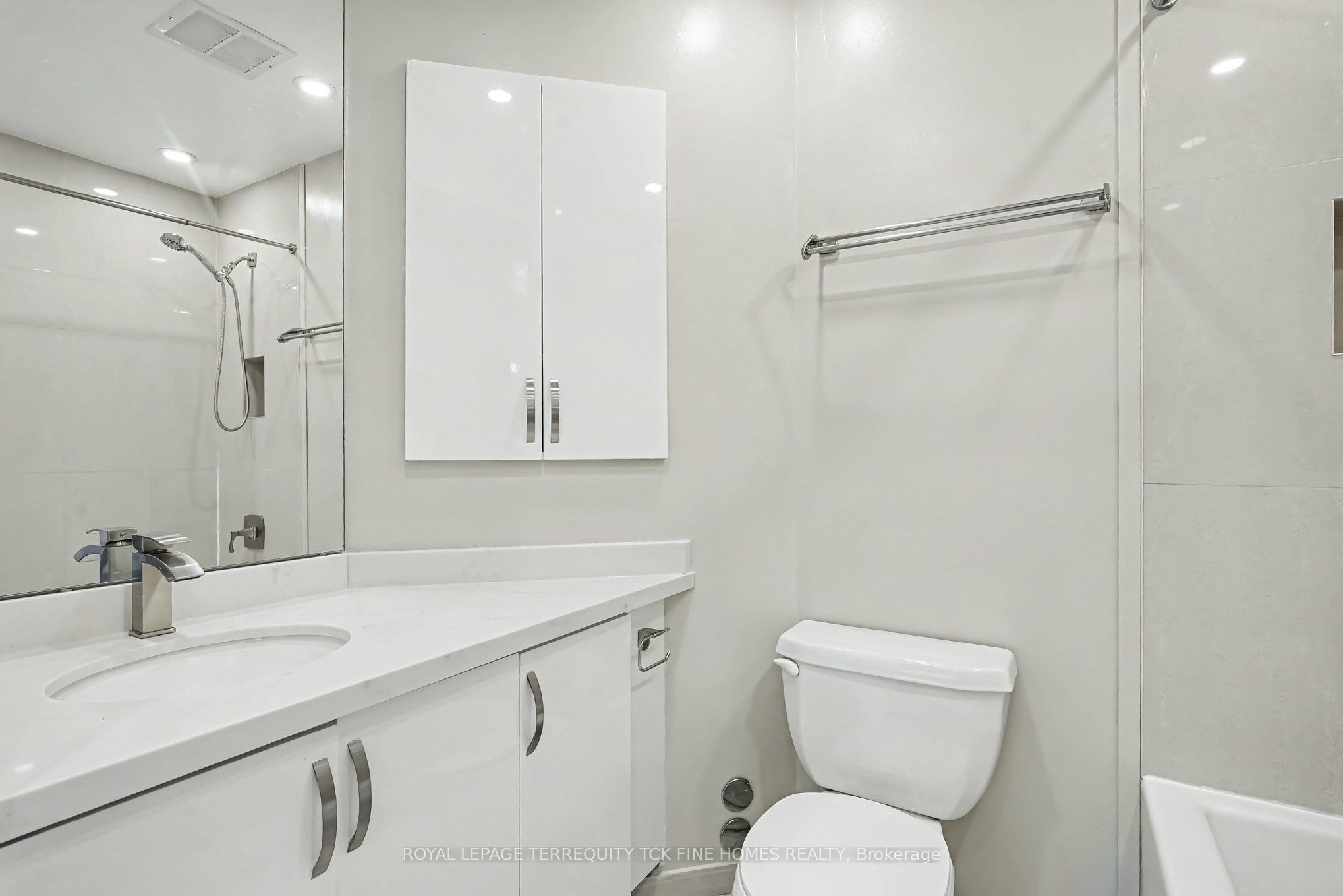 7 King Street E 1814 Property Photo 17