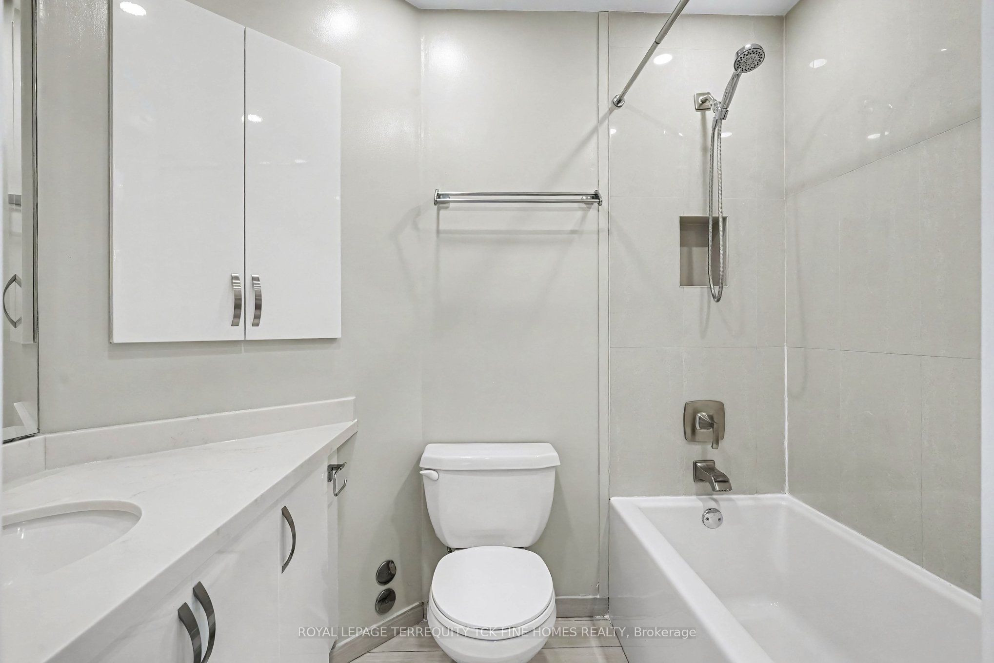 7 King Street E 1814 Property Photo 18