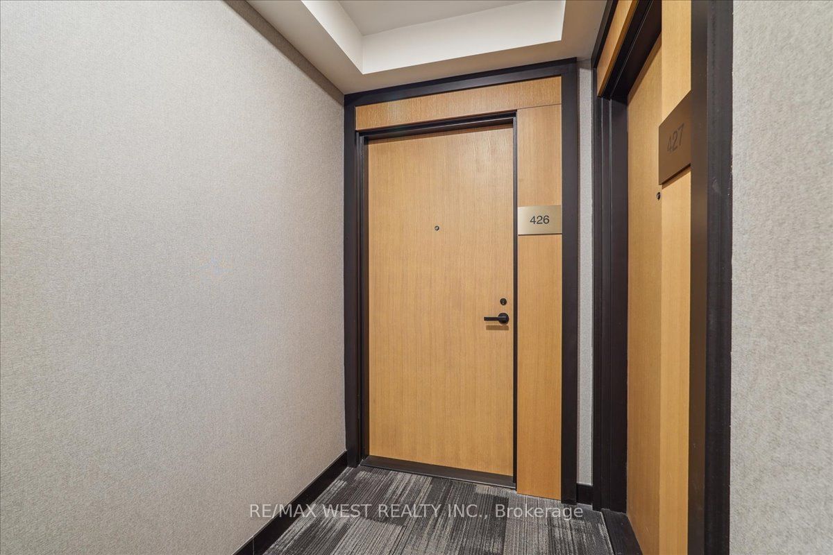 8 Tippett Road 426 Property Photo 2