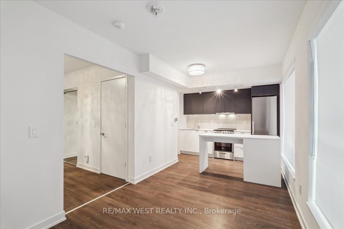 8 Tippett Road 426 Property Photo 3