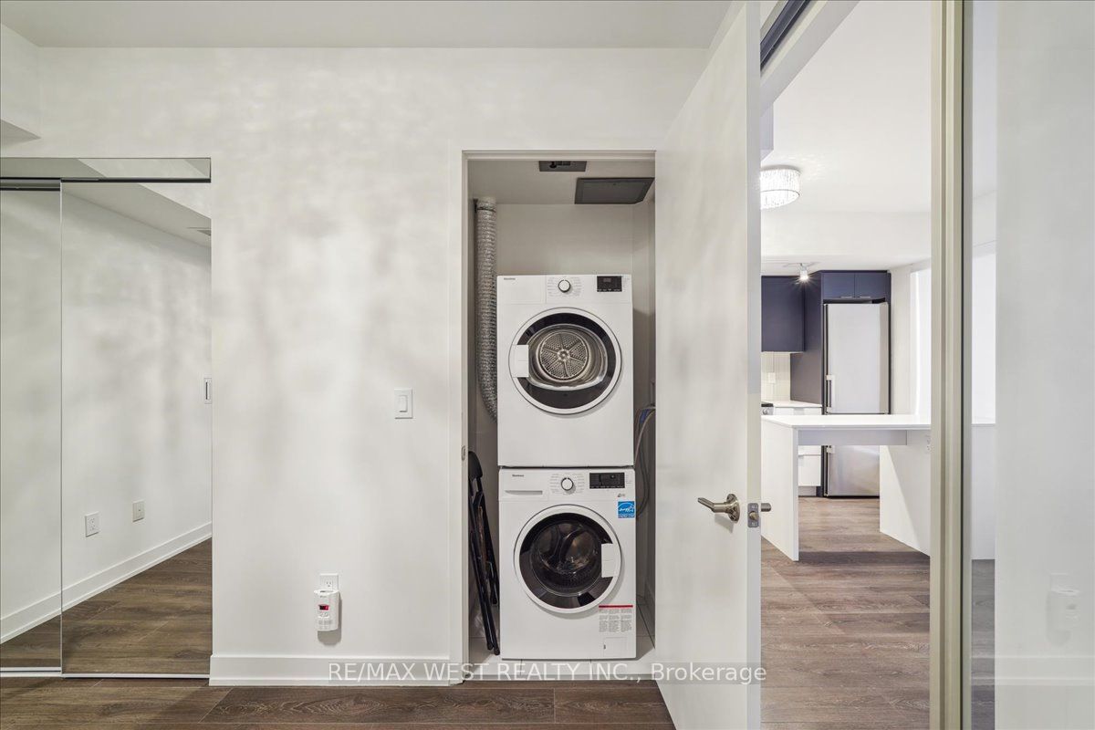 8 Tippett Road 426 Property Photo 7