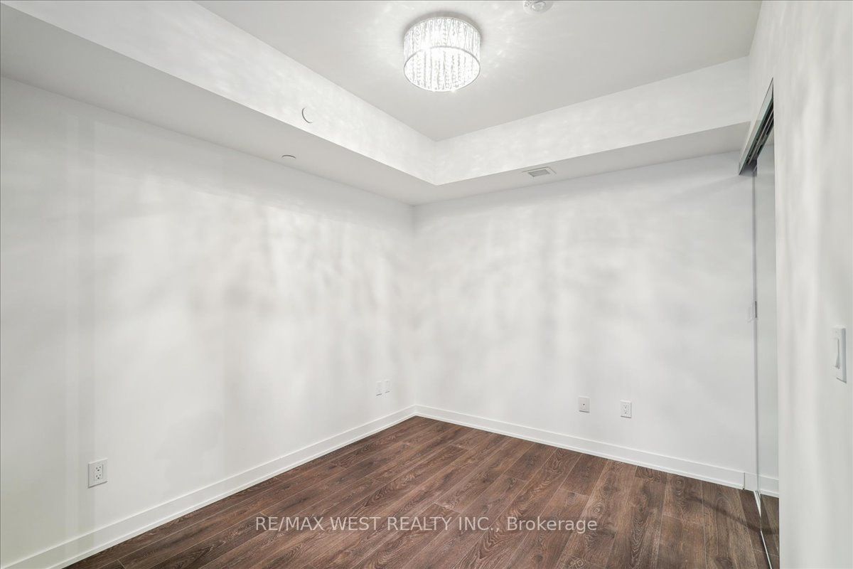 8 Tippett Road 426 Property Photo 14