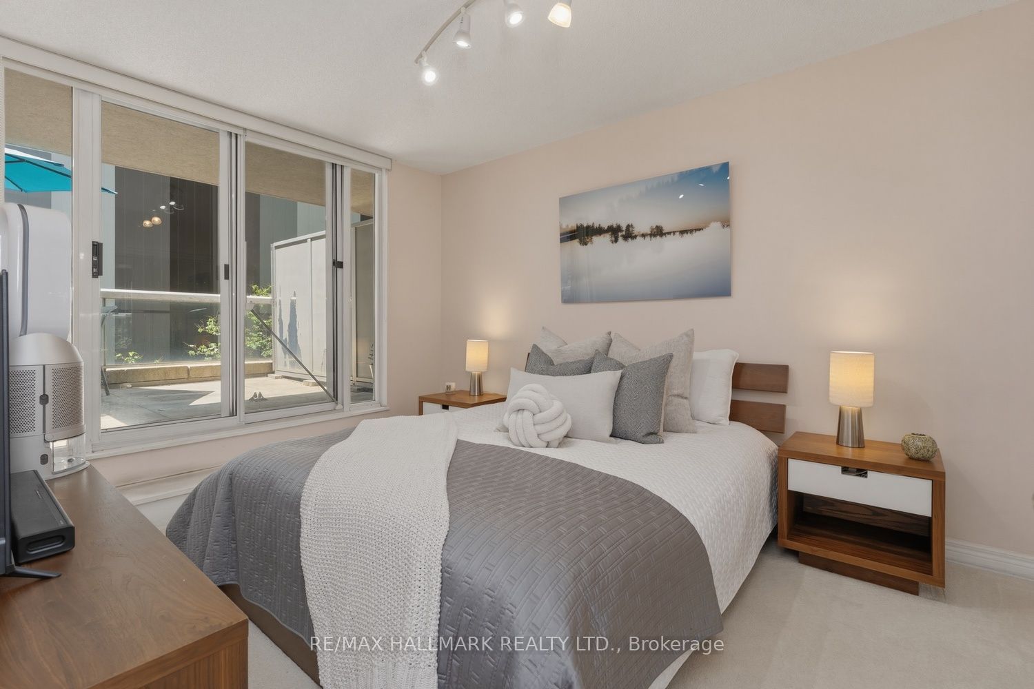 43 Eglinton Avenue E 310 Property Photo 6