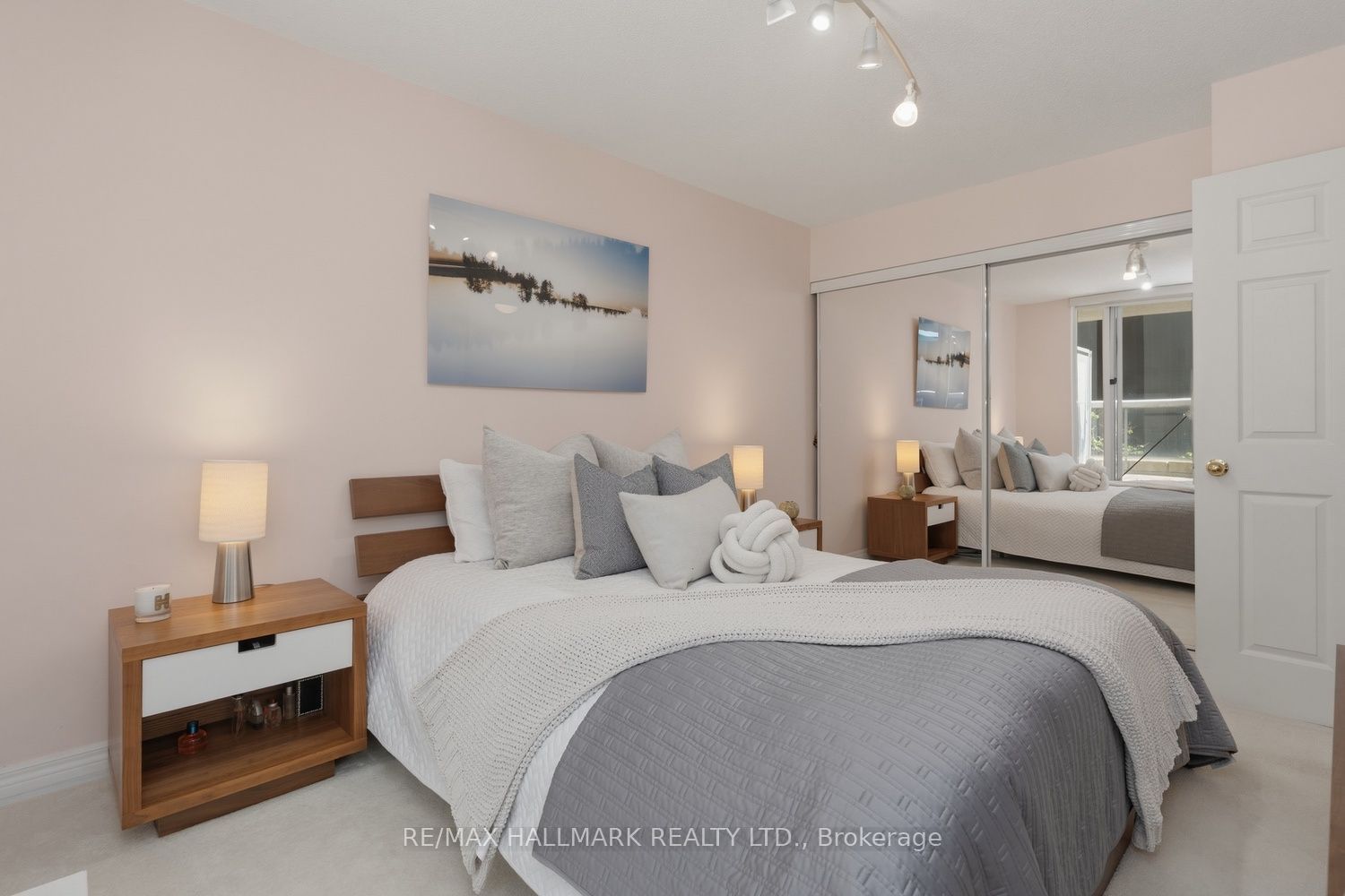 43 Eglinton Avenue E 310 Property Photo 13