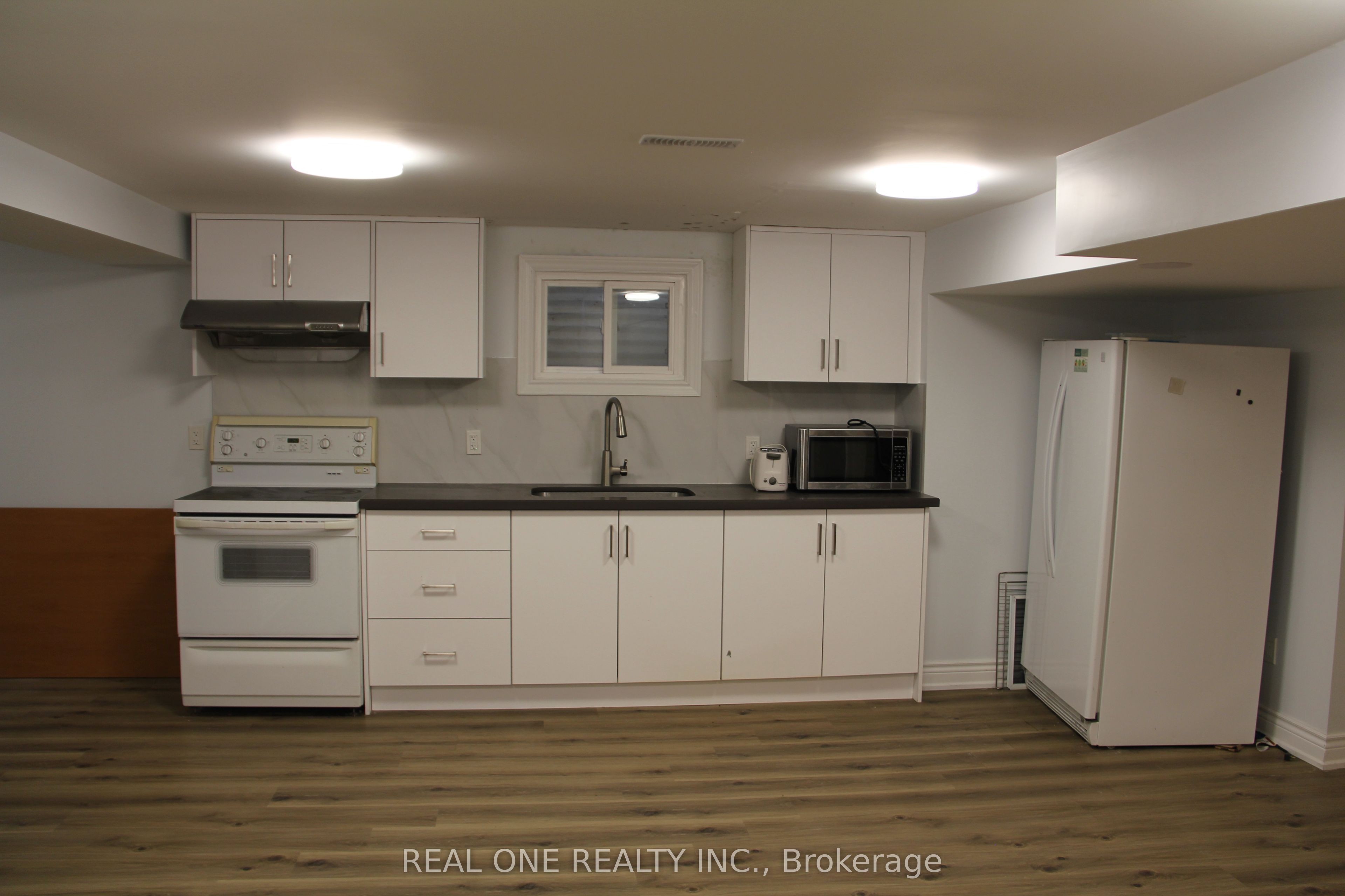 243 Kingslake Road Basement Property Photo 4