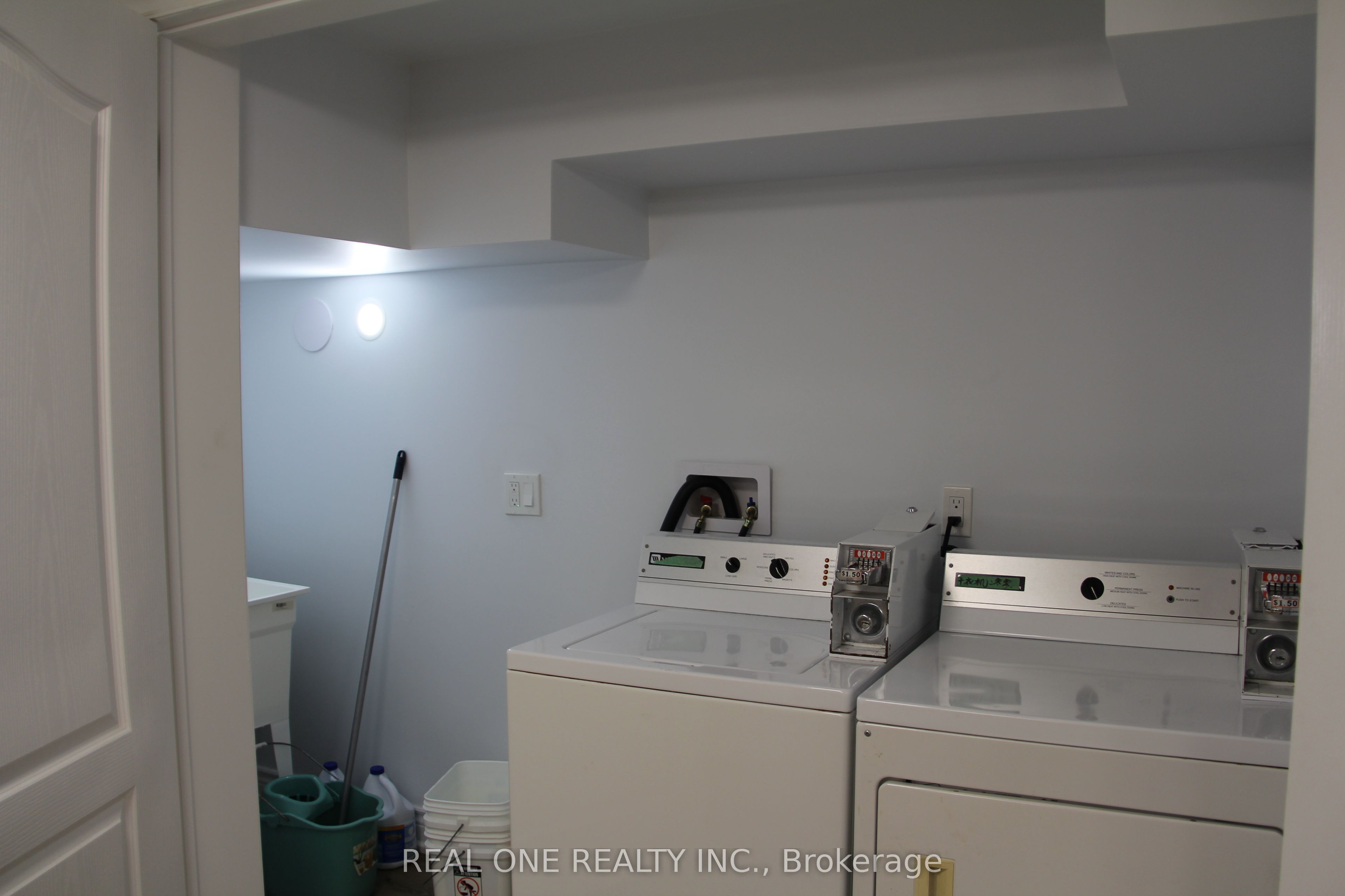 243 Kingslake Road Basement Property Photo 8