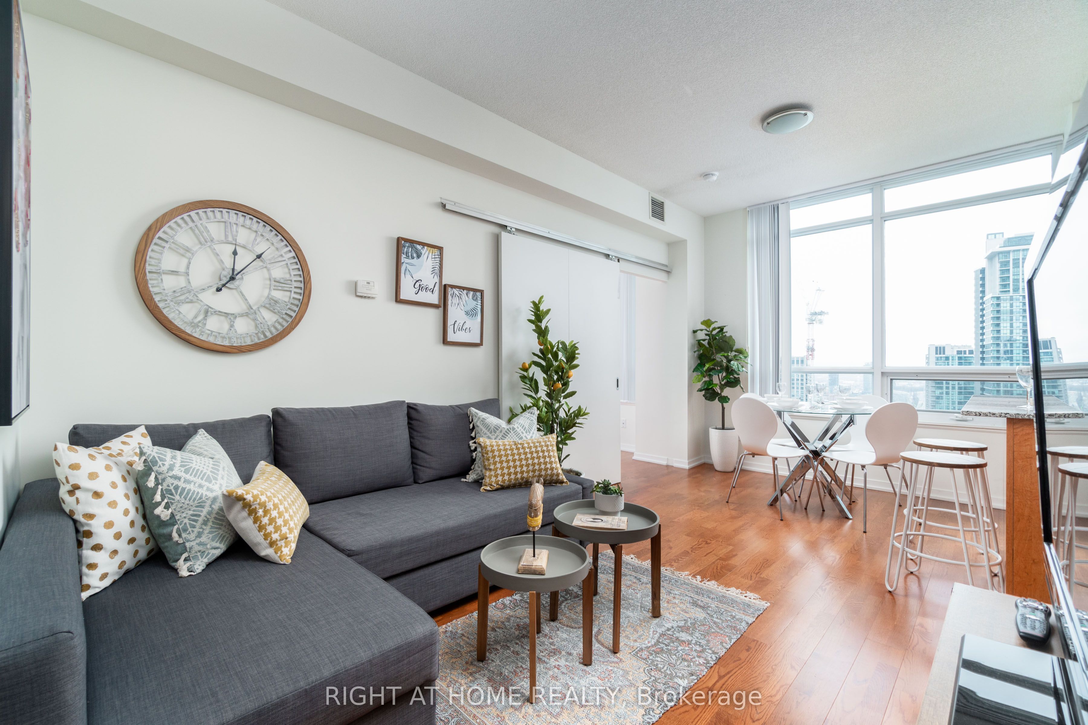 55 Bremner Boulevard 3404 Property Photo 1