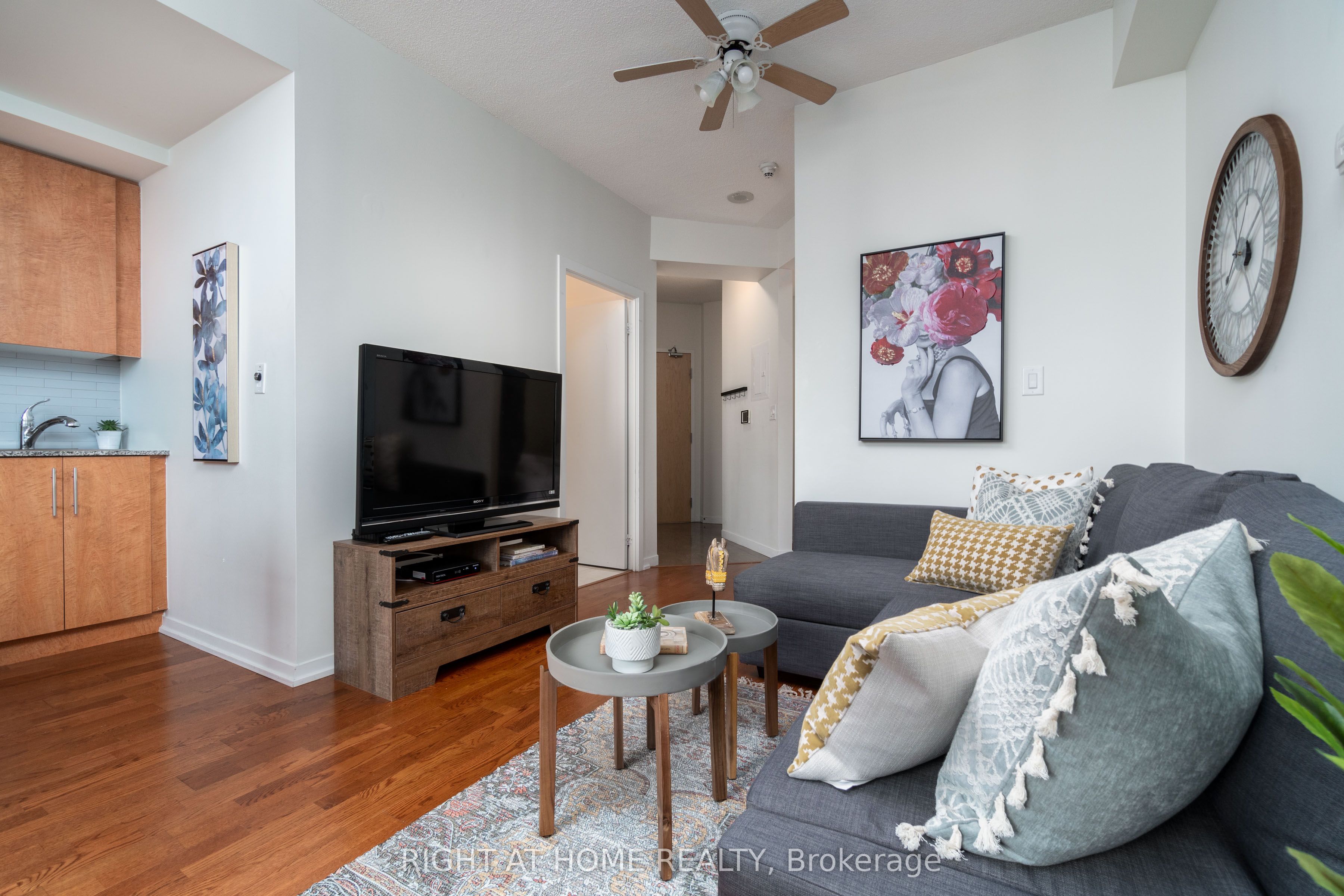 55 Bremner Boulevard 3404 Property Photo 4