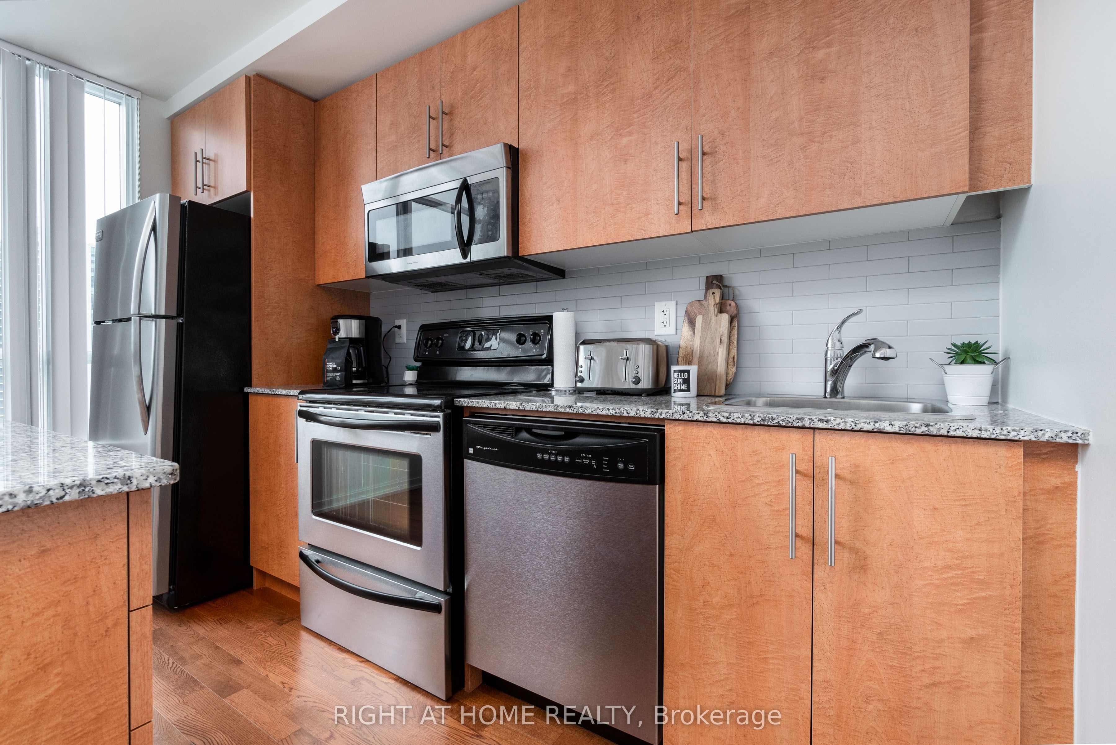 55 Bremner Boulevard 3404 Property Photo 7