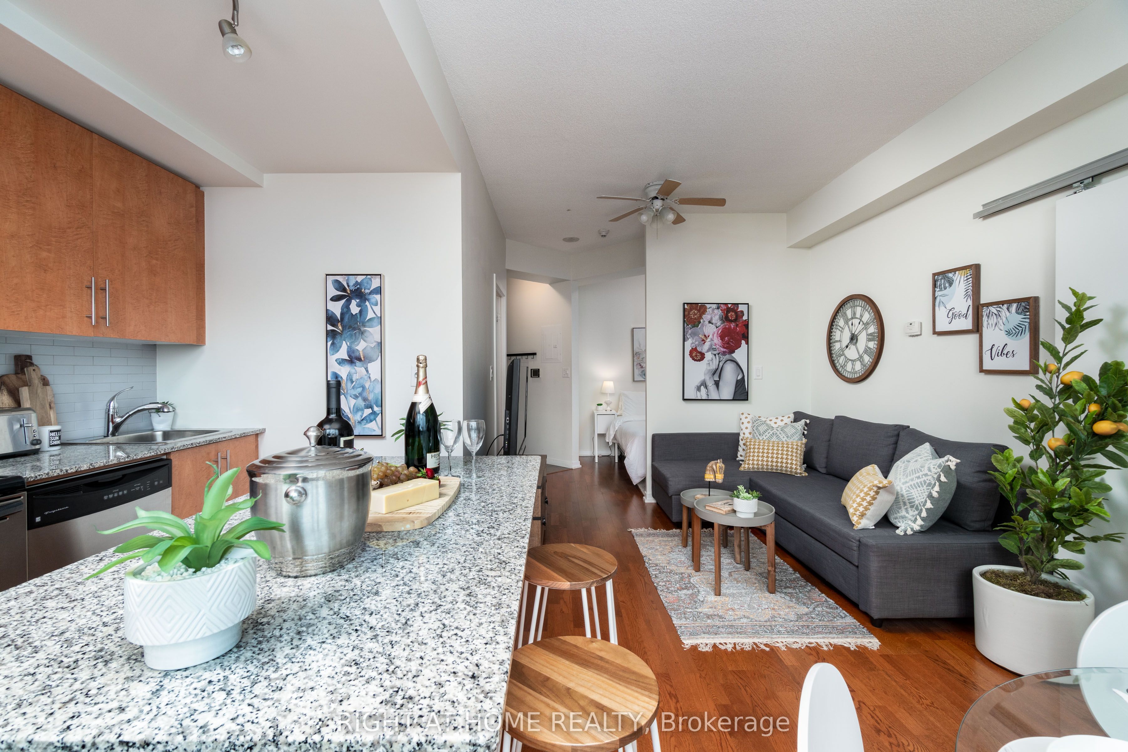 55 Bremner Boulevard 3404 Property Photo 8