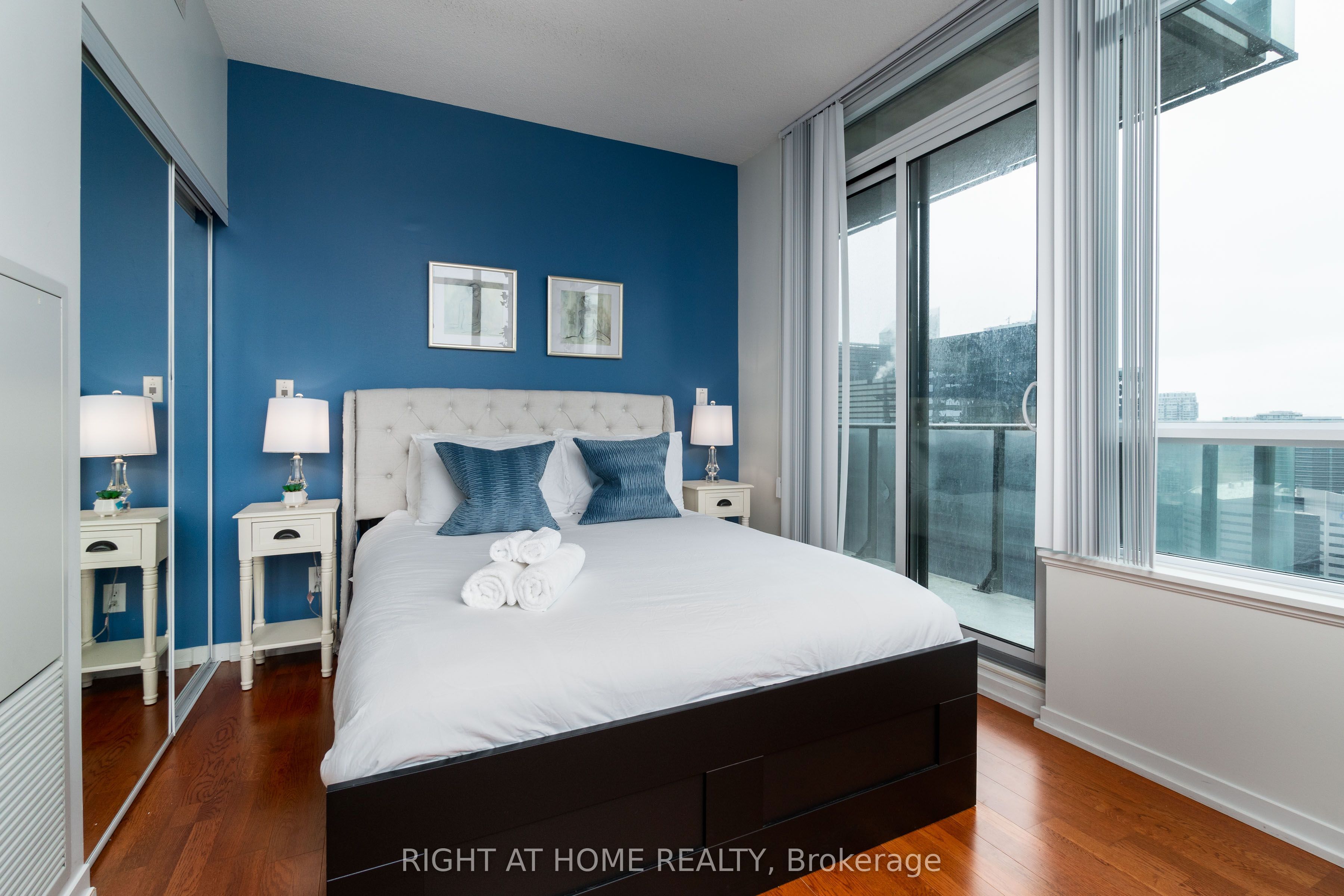 55 Bremner Boulevard 3404 Property Photo 11