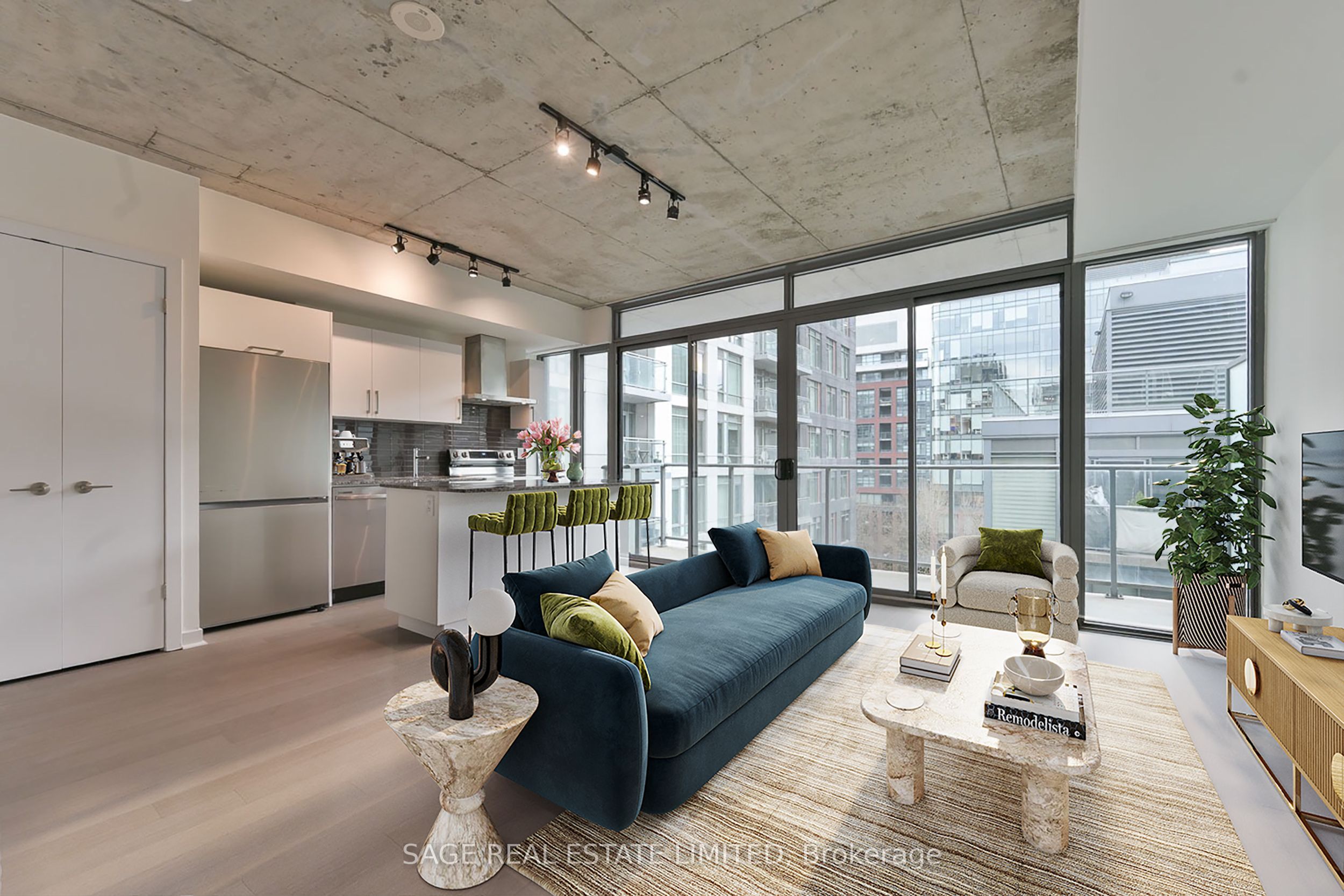 95 Bathurst Street 914 Property Photo 3