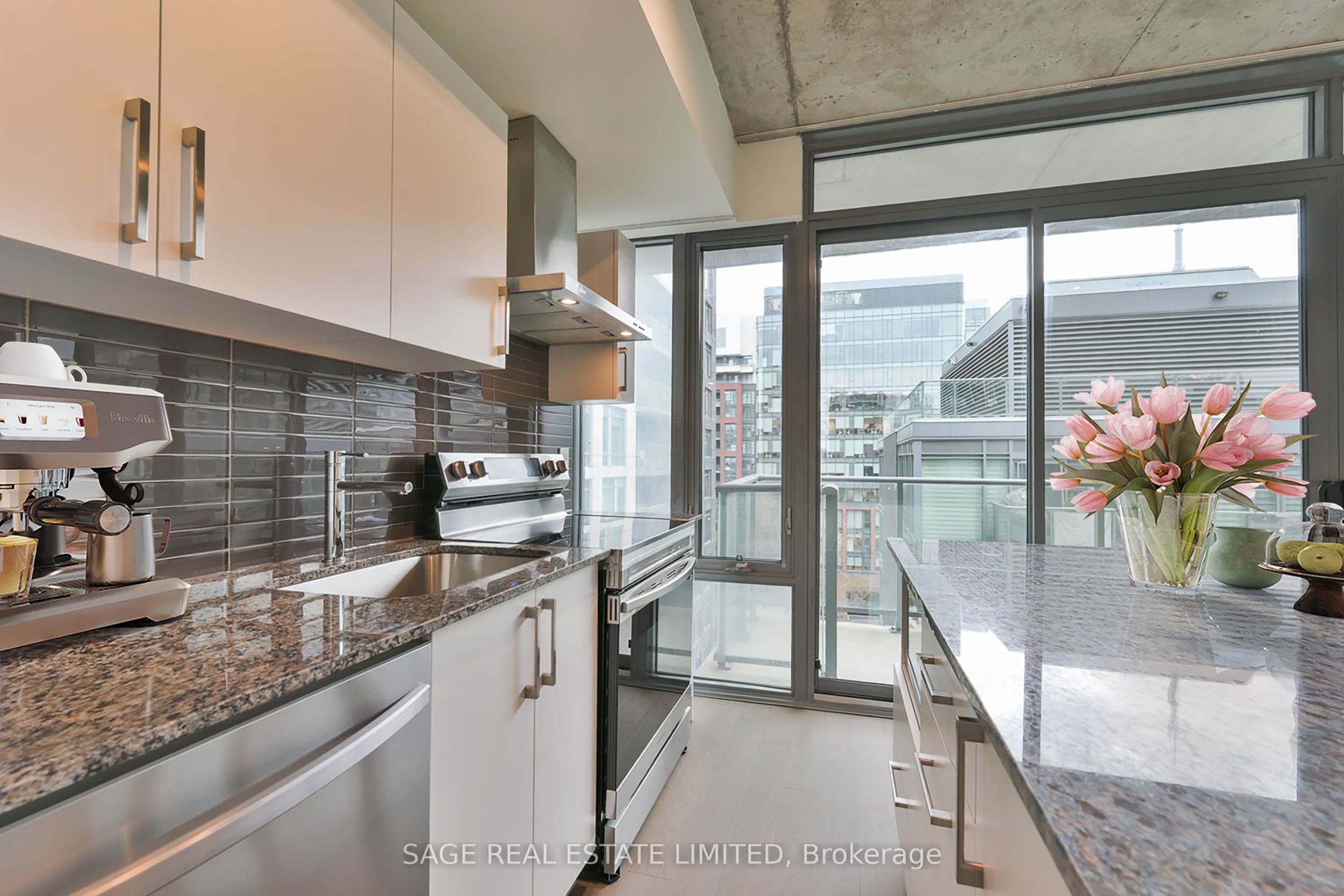 95 Bathurst Street 914 Property Photo 4