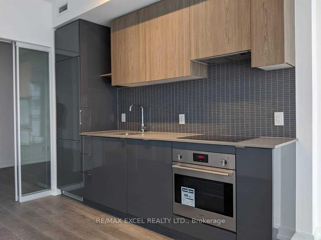 161 Roehampton Avenue 2706 Property Photo 4