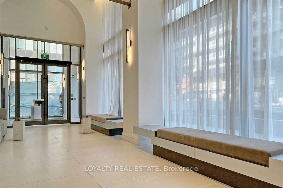 39 Roehampton Avenue 1409 Property Photo 4