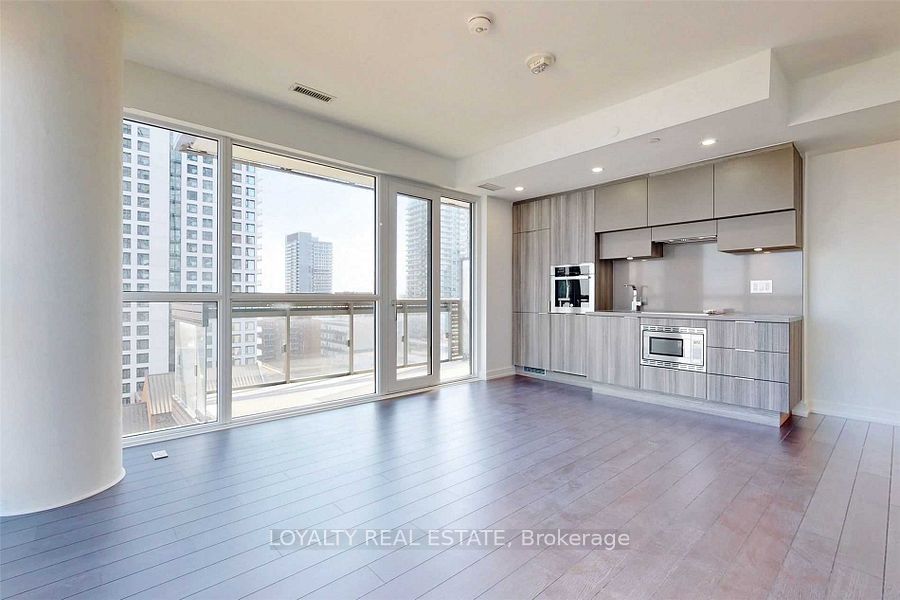 39 Roehampton Avenue 1409 Property Photo 11