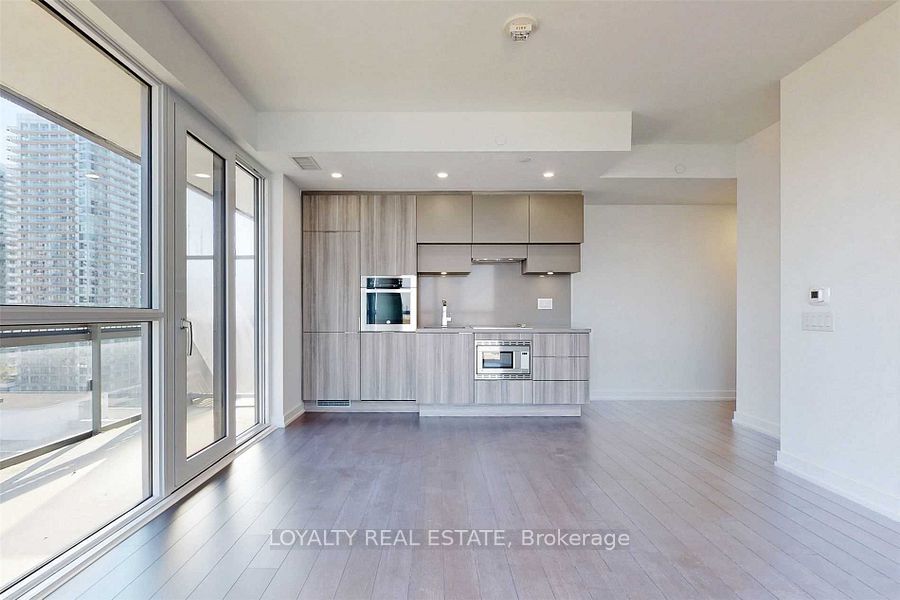 39 Roehampton Avenue 1409 Property Photo 13