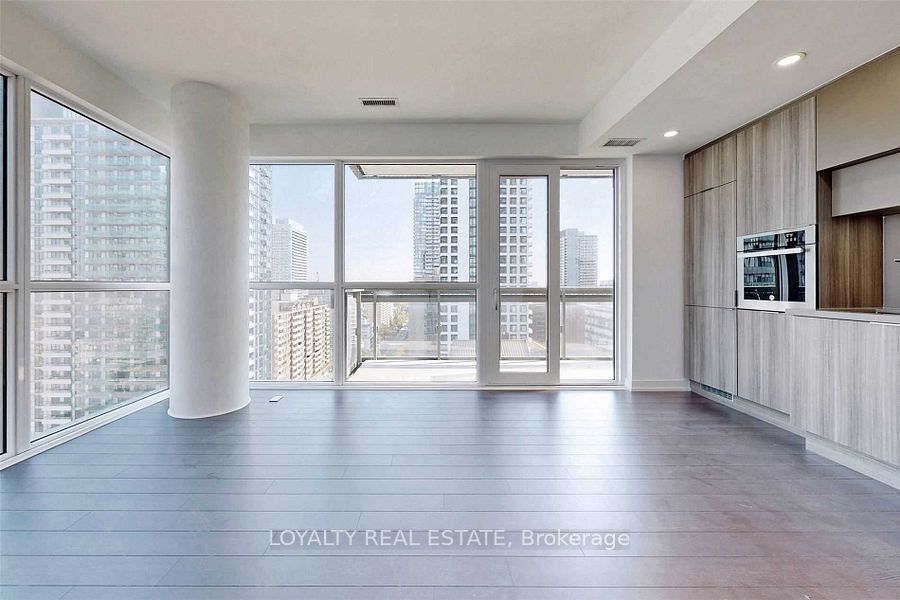 39 Roehampton Avenue 1409 Property Photo 15