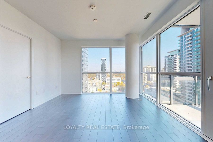 39 Roehampton Avenue 1409 Property Photo 17