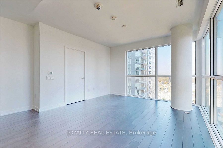 39 Roehampton Avenue 1409 Property Photo 18