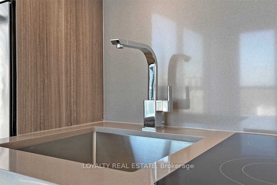 39 Roehampton Avenue 1409 Property Photo 21